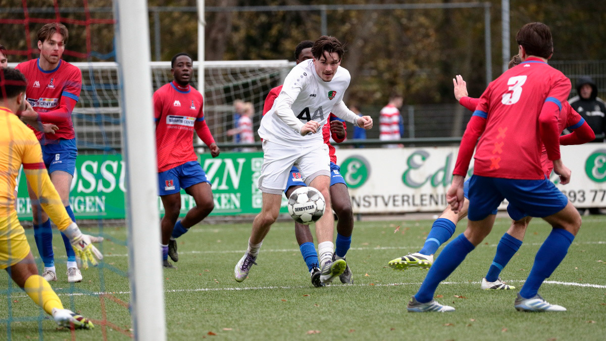 Noordam breekt door en krult de bal langs Ouazzane