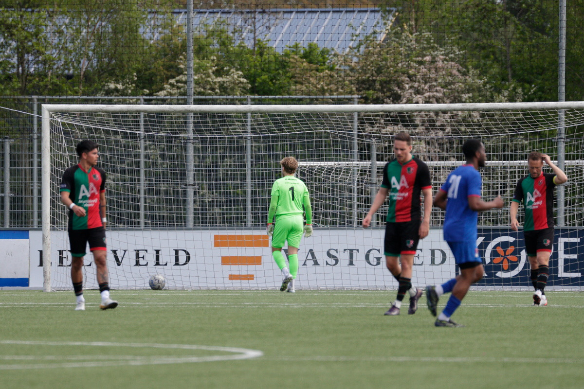 Jos W opent echter de score