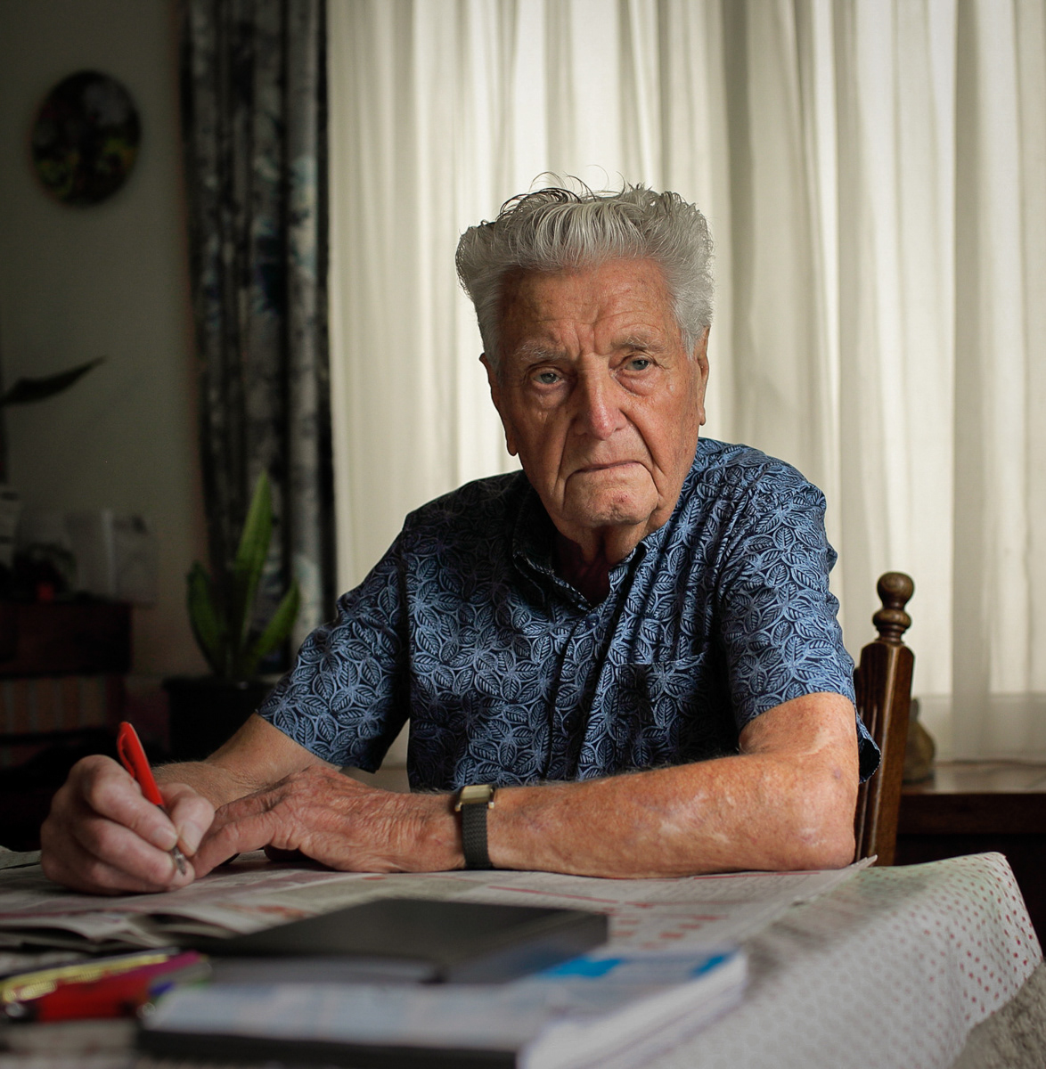 Een levensportret is een respectvolle en tijdloze foto die mensen — vaak ouderen — vastlegt in hun kracht, karakter en waardigheid. Het is een eerbetoon bij leven, dat bij afscheid een waardevolle herinnering vormt.