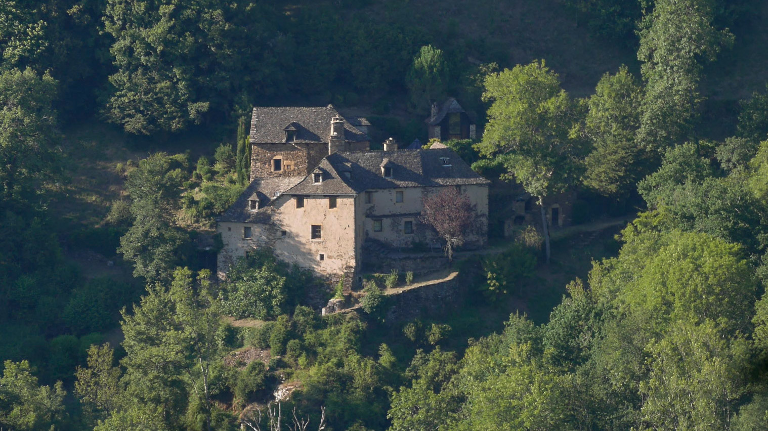 Ferme sur les pentes escarpée de la vallée du Lot