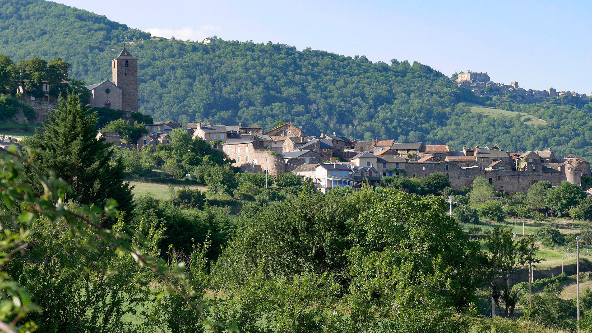 Marzials et au fond Castelnau-Pégayrols