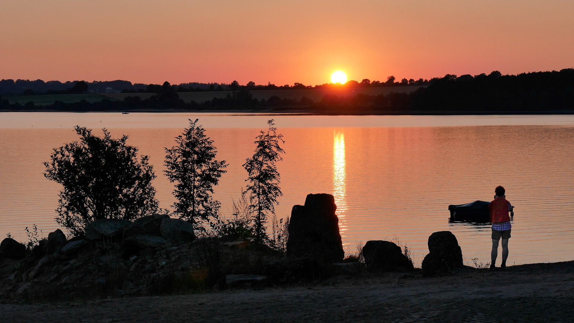 Coucher de soleil sur le lac de Pareloup.