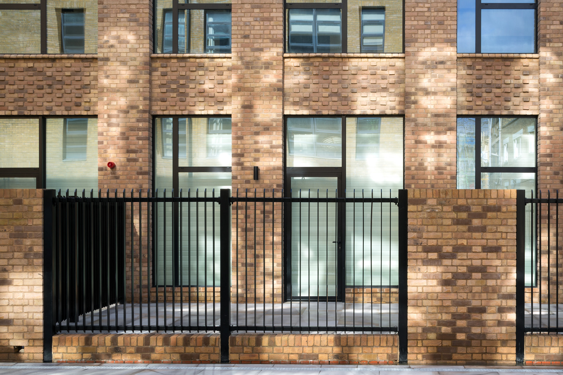Frost Architects: Mare St Studios, London