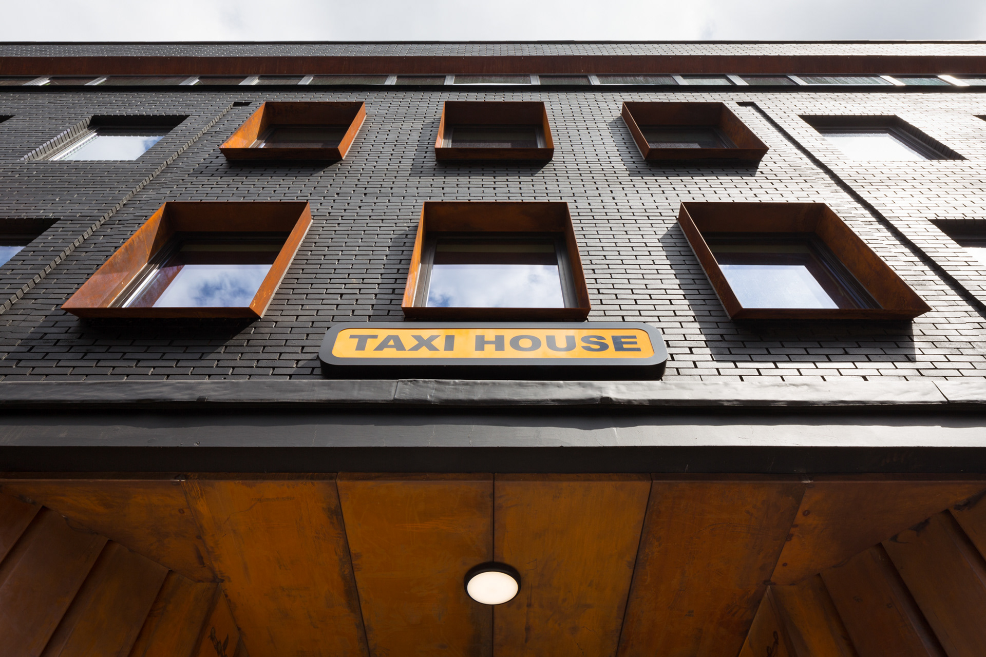 Frost Architects: Taxi House, London