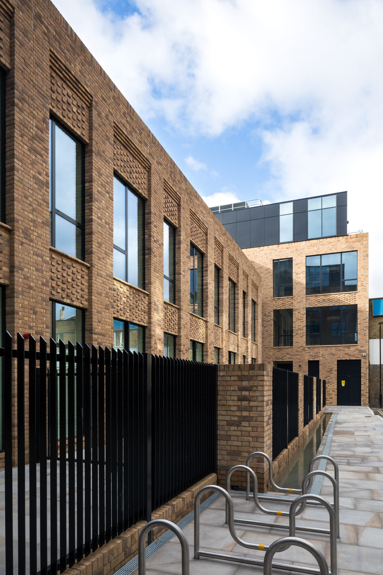 Frost Architects: Mare St Studios, London