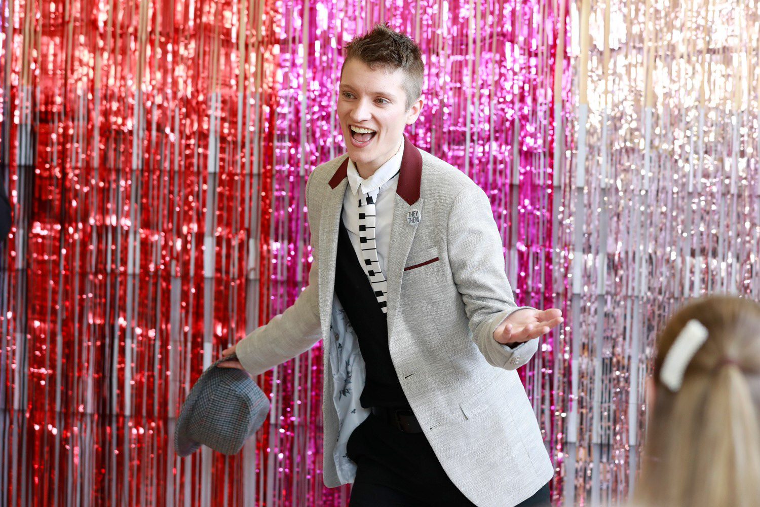 Lore performing "That's Life"