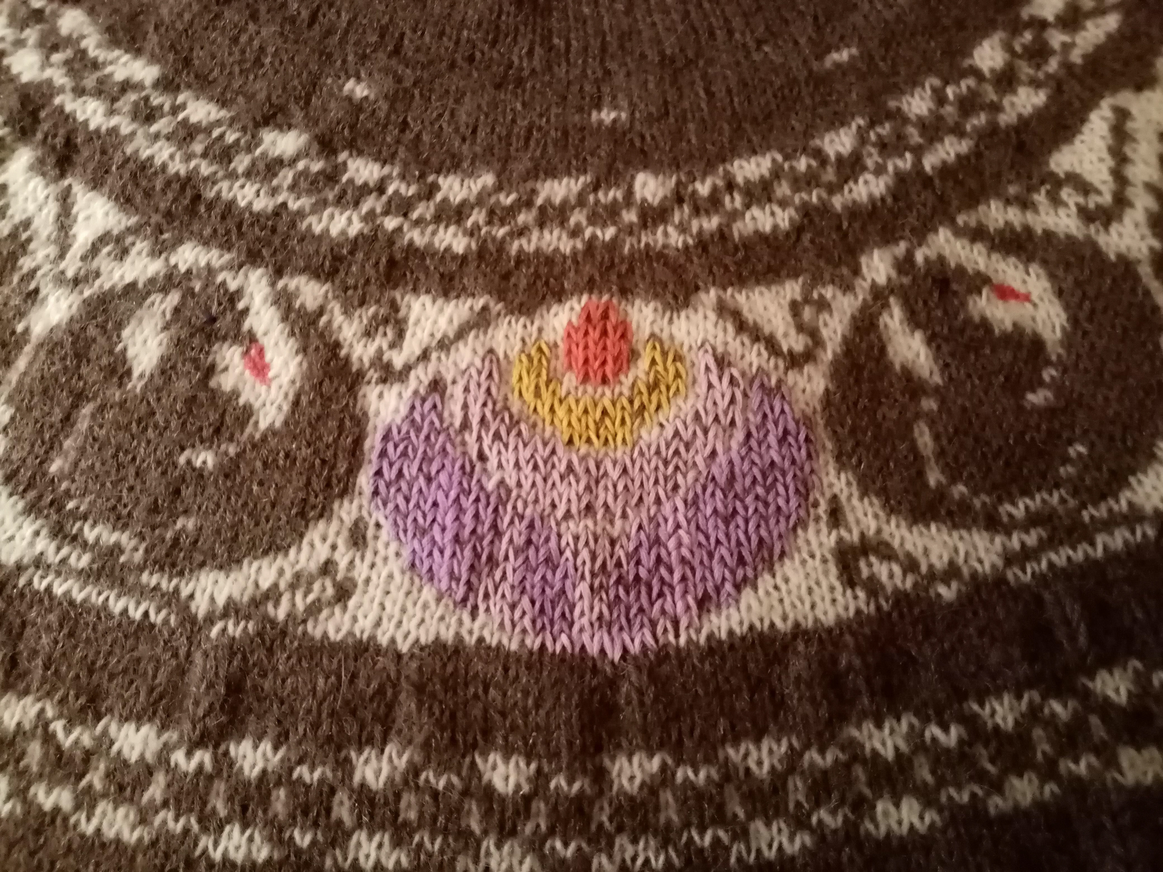 Diamond in the fire/ Nenshó Daiyamondo, Knit apliqué