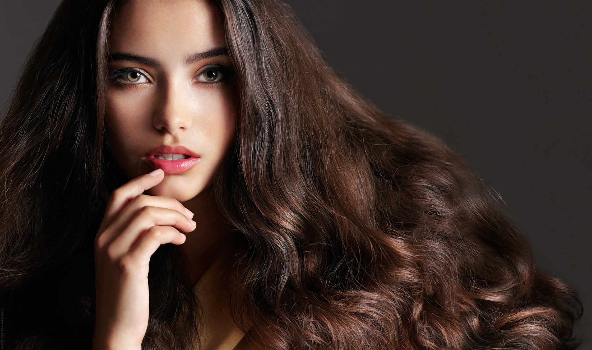 Akos is a Top Beauty Photographer specialized in Cosmetic, Hair, Haircare, Hair-Care, Skin, Skincare, Skin-Care, and Product Photography based in New York City, London, Paris and Switzerland . . . . . . . . . . . . . . . . . . . . . . clm agency, clm, photography agency, artandcommerce, art and commerce, art partner, jed root, trunk archive, artpartner, streeters, trunkarchive, jedroot