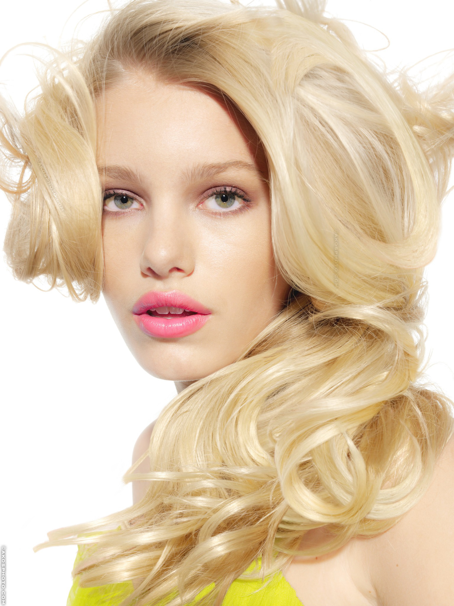 Akos is a Top Beauty Photographer specialized in Cosmetic, Hair, Haircare, Hair-Care, Skin, Skincare, Skin-Care, and Product Photography based in New York City, London, Paris and Switzerland . . . . . . . . . . . . . . . . . . . . . . clm agency, clm, photography agency, artandcommerce, art and commerce, art partner, jed root, trunk archive, artpartner, streeters, trunkarchive, jedroot