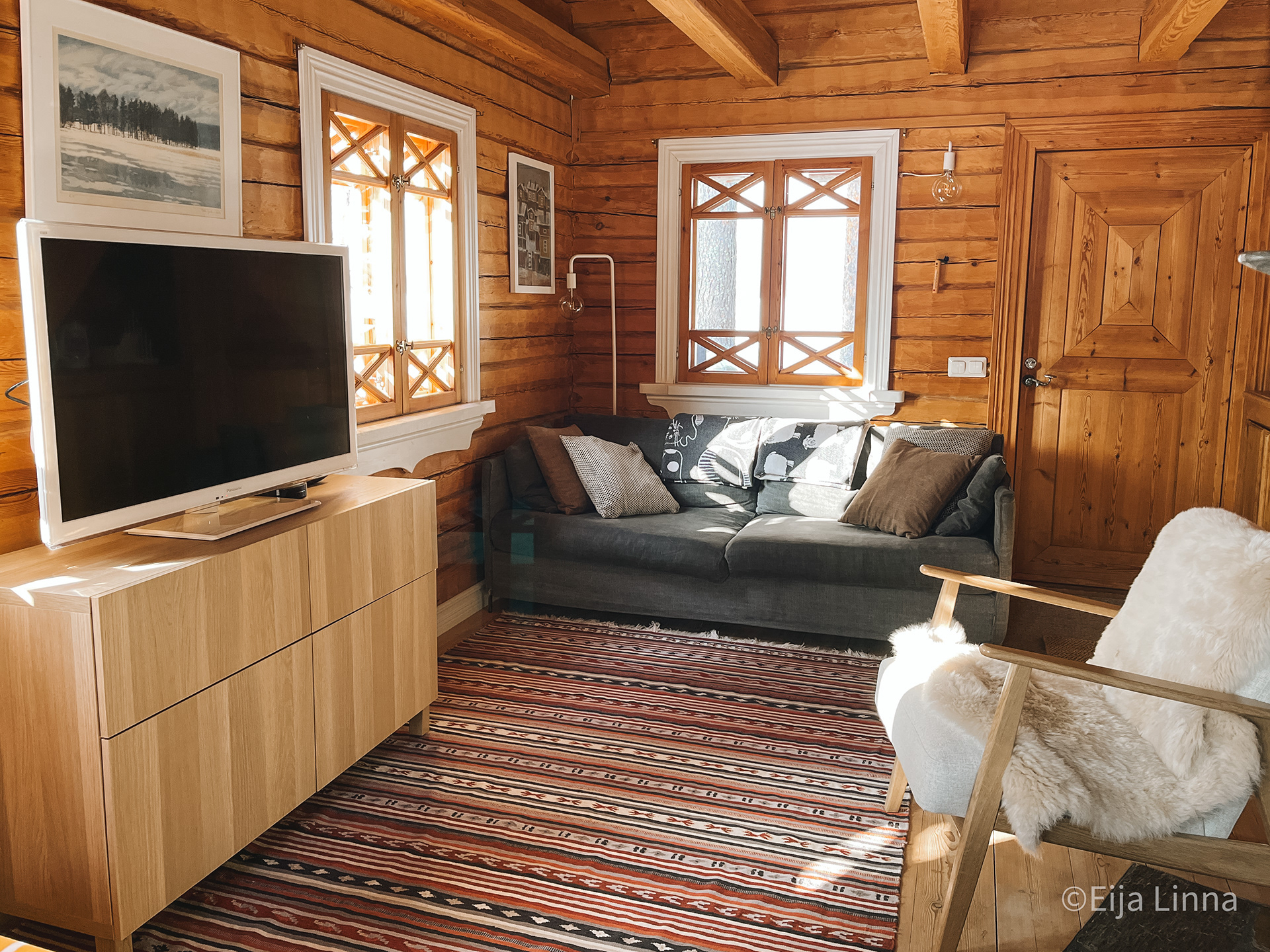 Tuvan oleskelutila / The cabin's living space