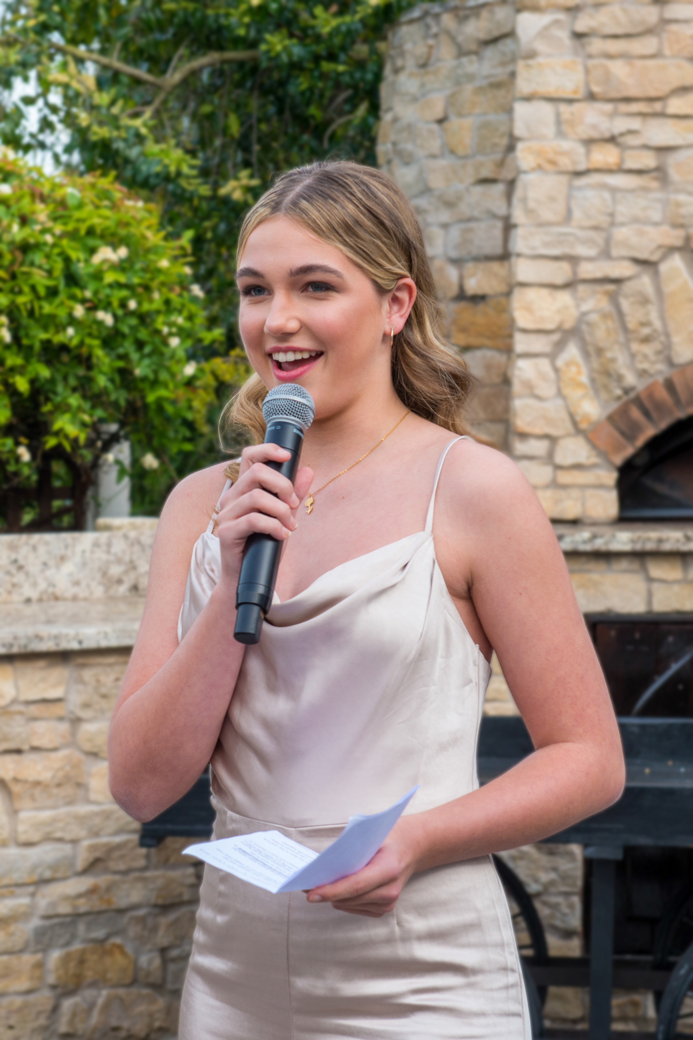 emotional toast by sister of the bride