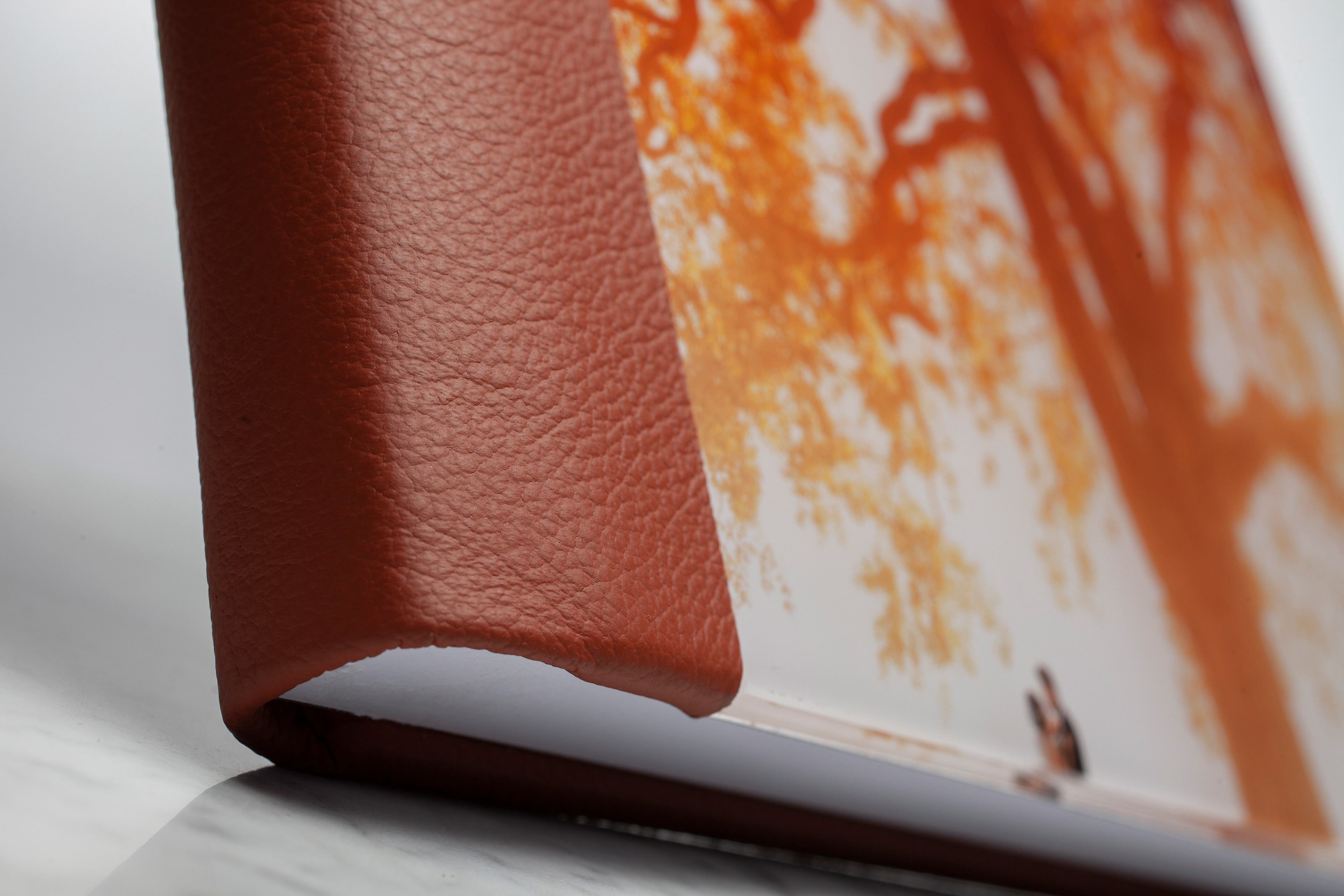 Italian wedding album handcrafted by Graphi Studio, personally designed by Robert from the couple’s chosen images