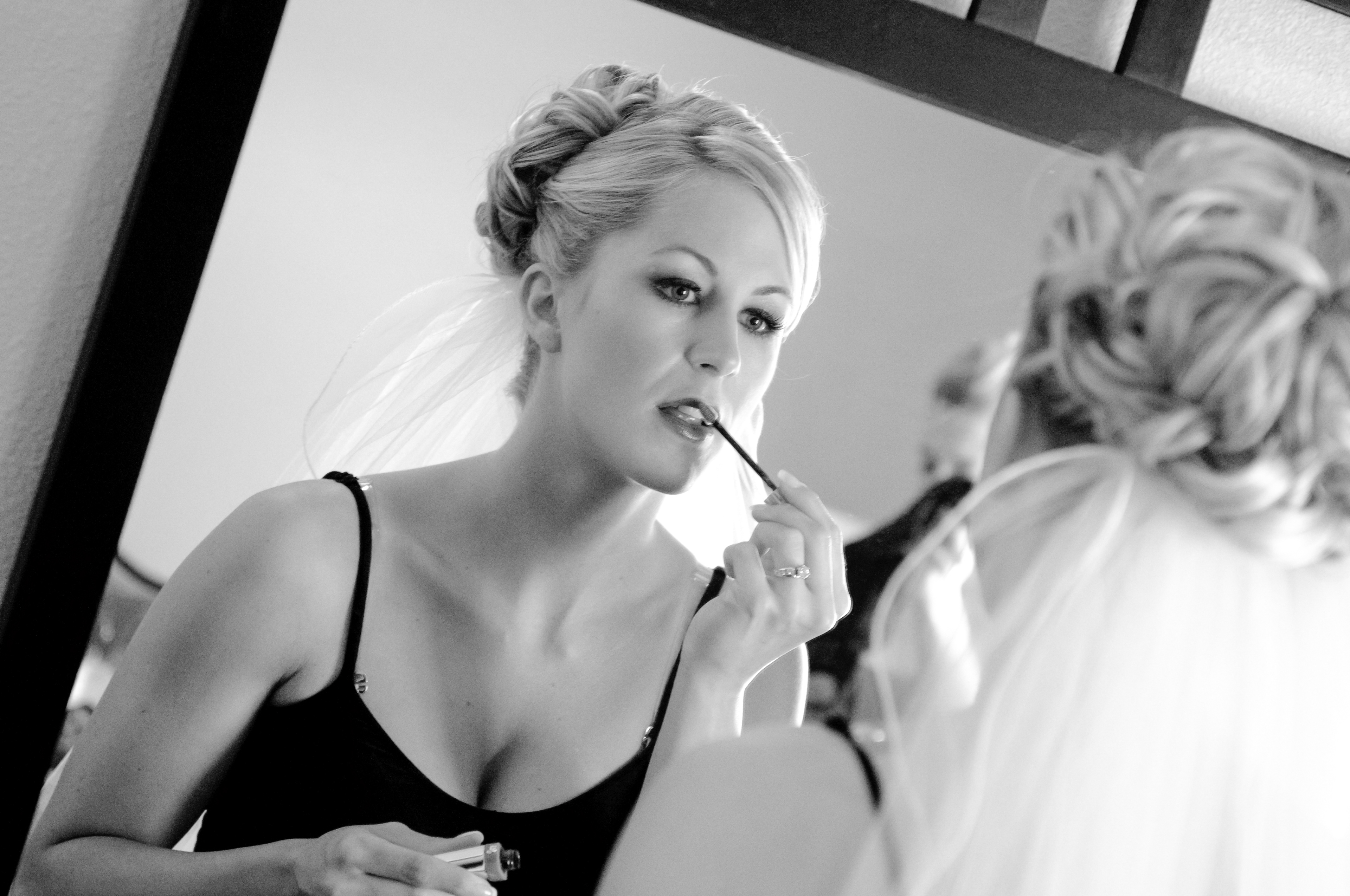 Carmel Valley Bride gets ready for the ceremony