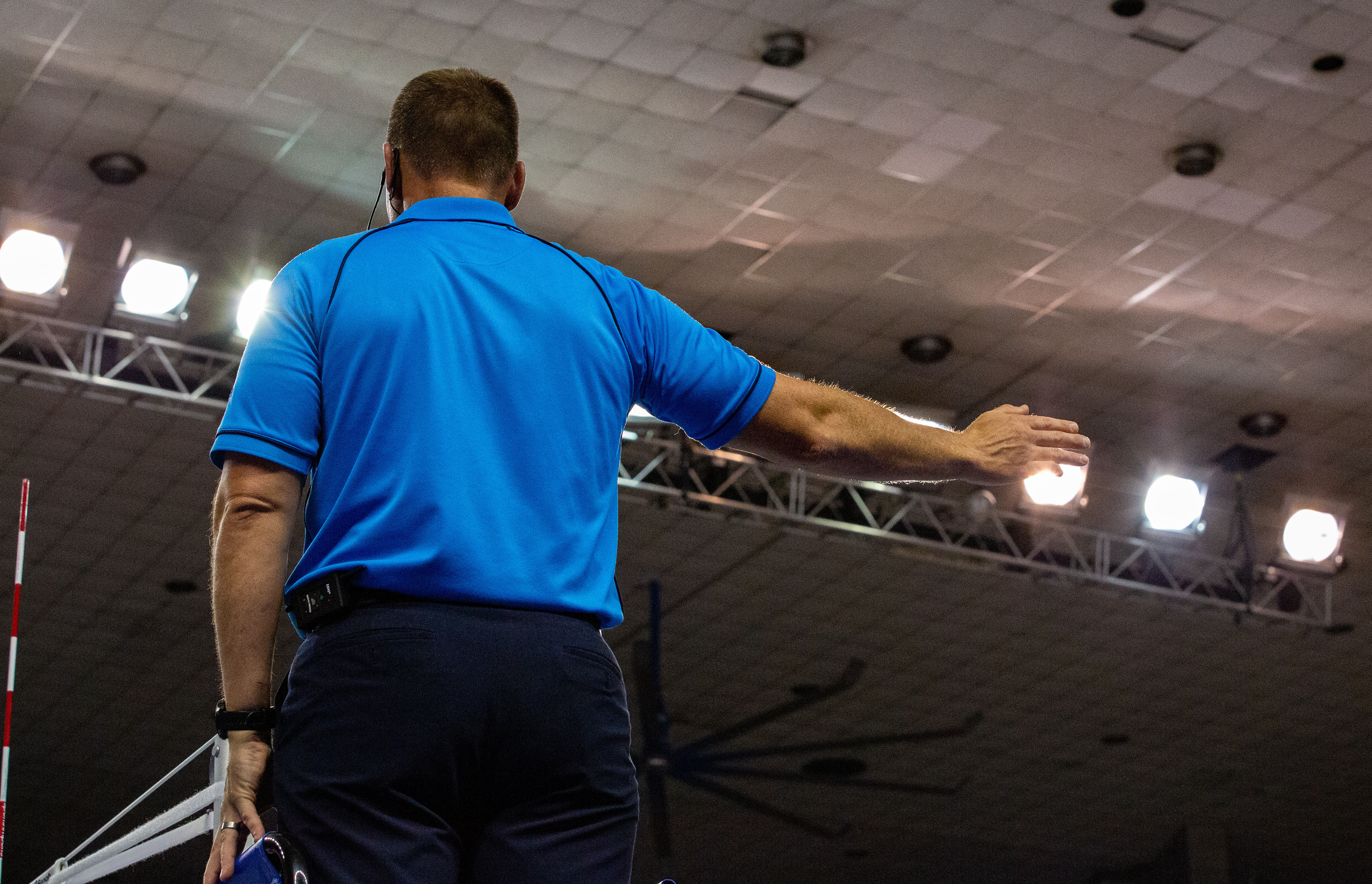 The referee signals a point gained to the University of Kentucky Wildcats, putting them in the lead.