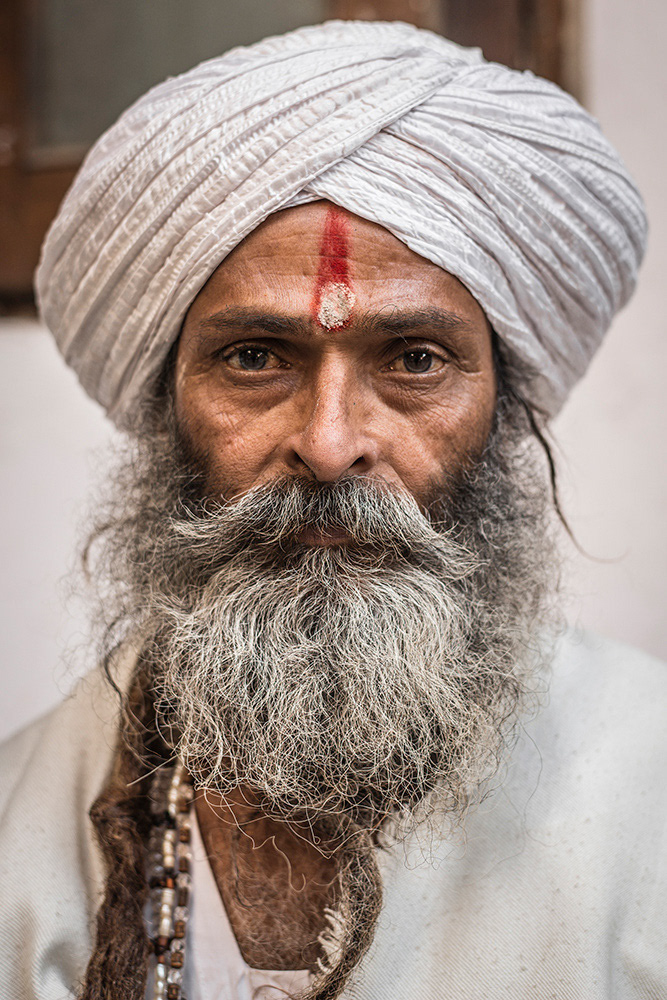 Devotee at Ganesh Temple (Shri Ganesh Khajrana), Indore, India