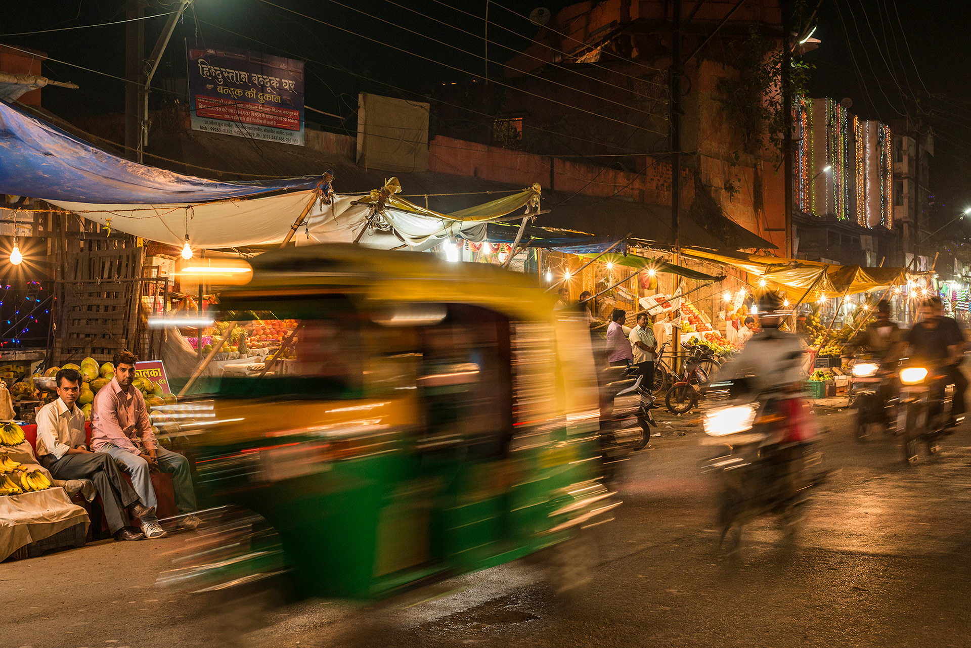 Rajwada Palace area by night becomes a fruit and vegetable bazaar