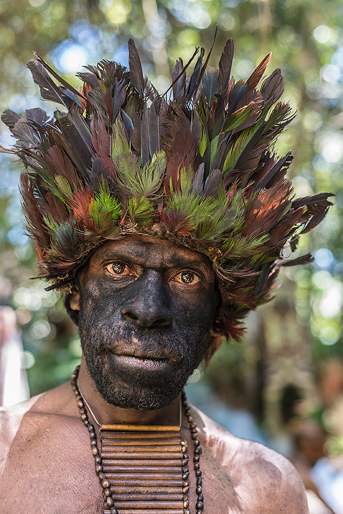 Warrior Craftsman, Paiya Village, Highlands Highway, Mt Hagen