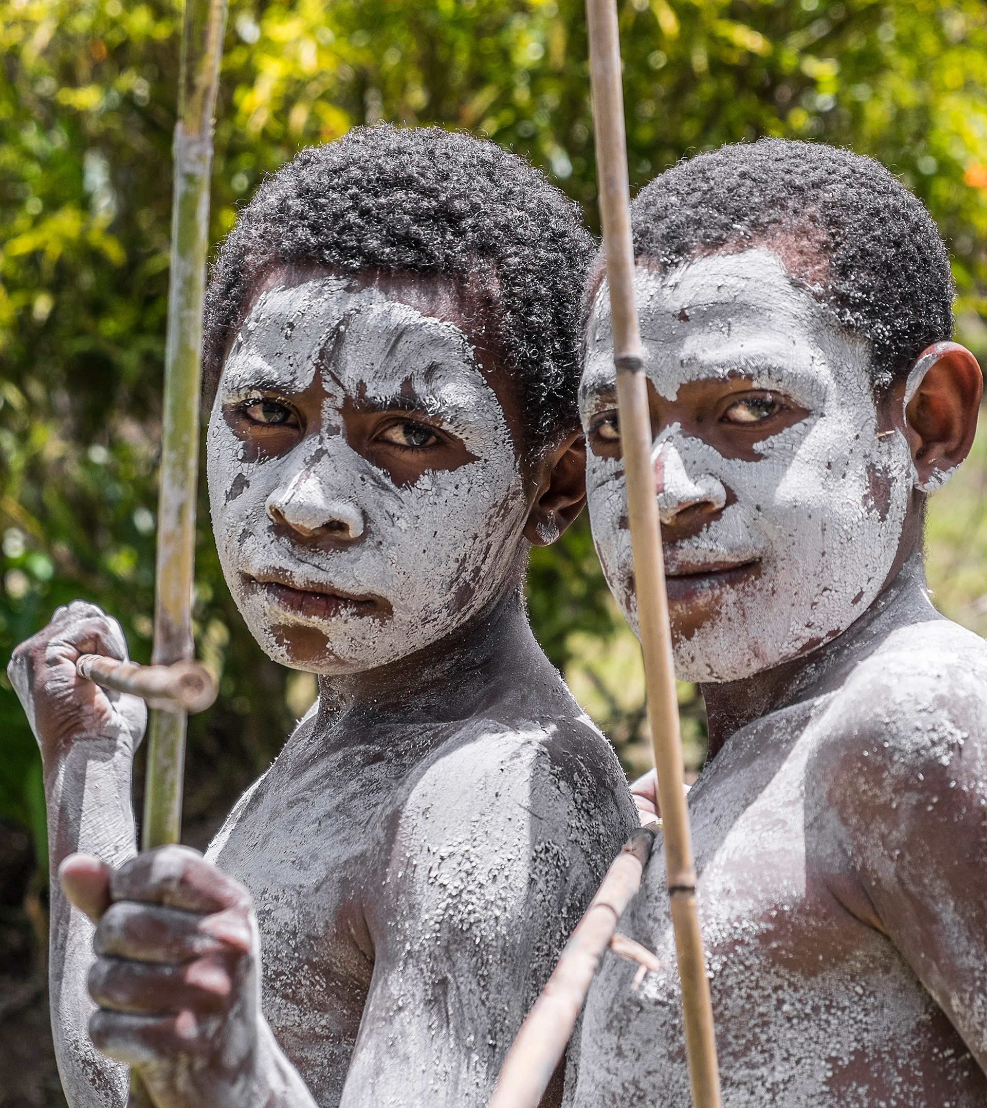 Would-be Melpa Warriors, put on a show for us at Moika Village, Mt Hagen