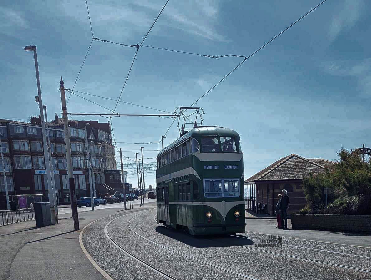 Ballon tram approaching Pleasant Street