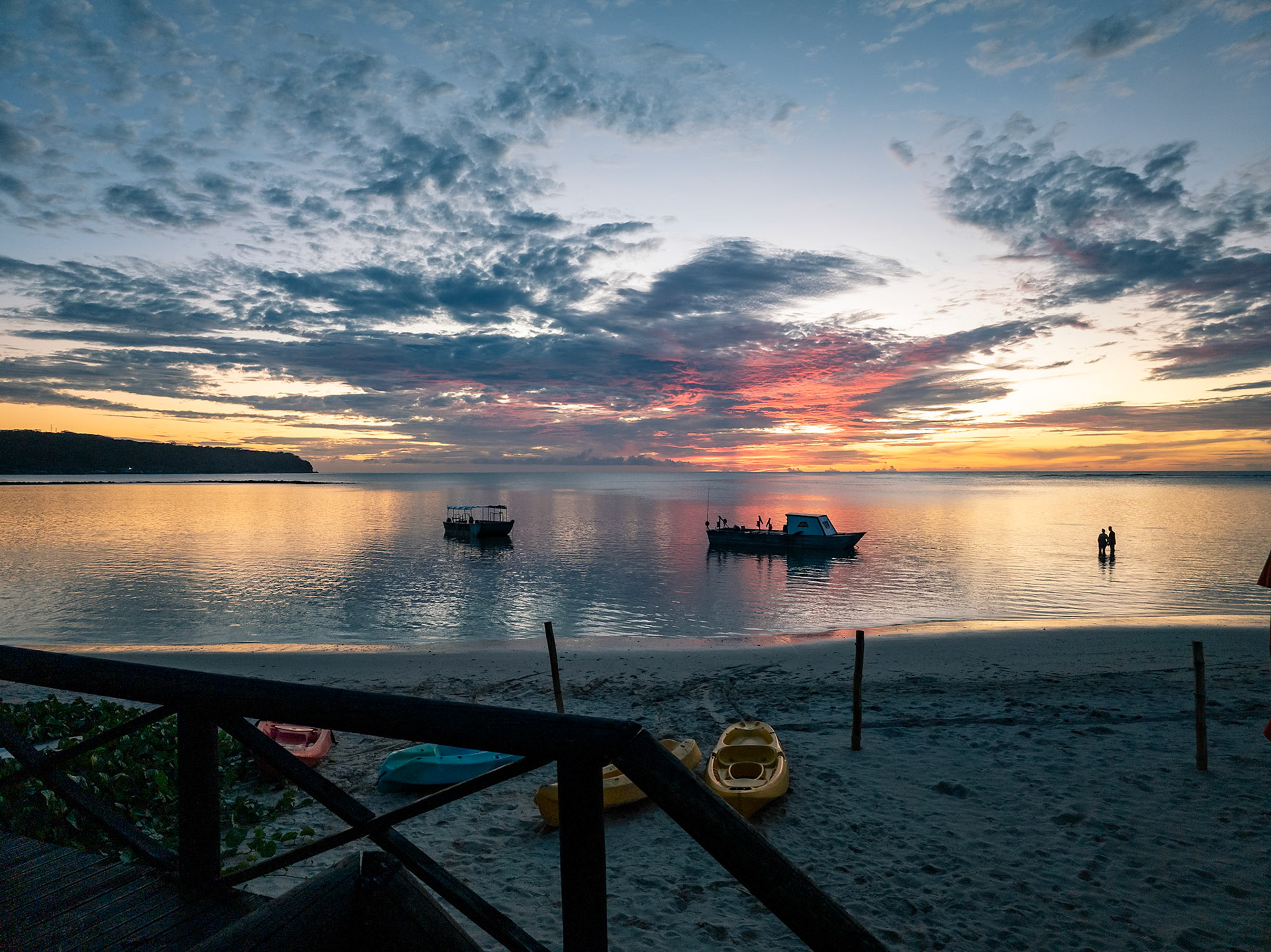 2024 may setting sun boats people savaii samoa island, © copyright lewis a collins ! http://lewiscollins.au