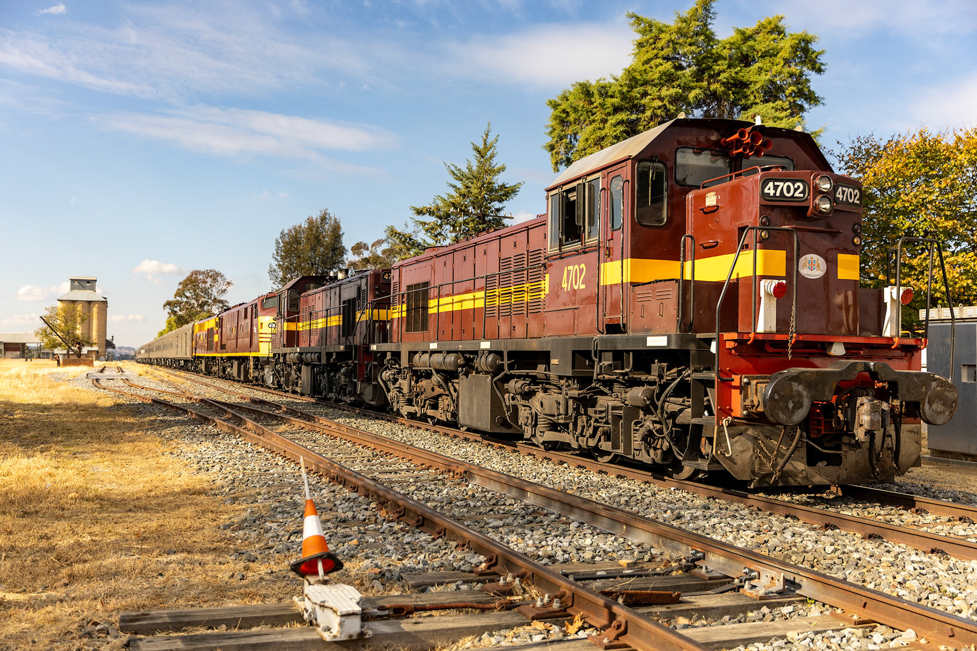 2025 june 4702 &amp; 42101 riverina rail vintage train diesel locomotives aurora australis sydney to goulburn to bowral to coolamon to temora to orange to great dividing range to lithgow to zig zag railway to mount victoria to leura to katoomba to sydney australia© copyright-lewis-a-collins-photographer-!http://lewiscollins.com.au