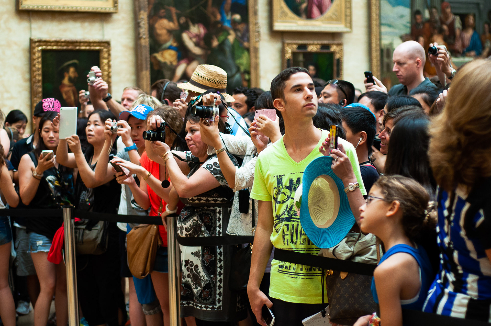 Paris, looking at Monalisa 