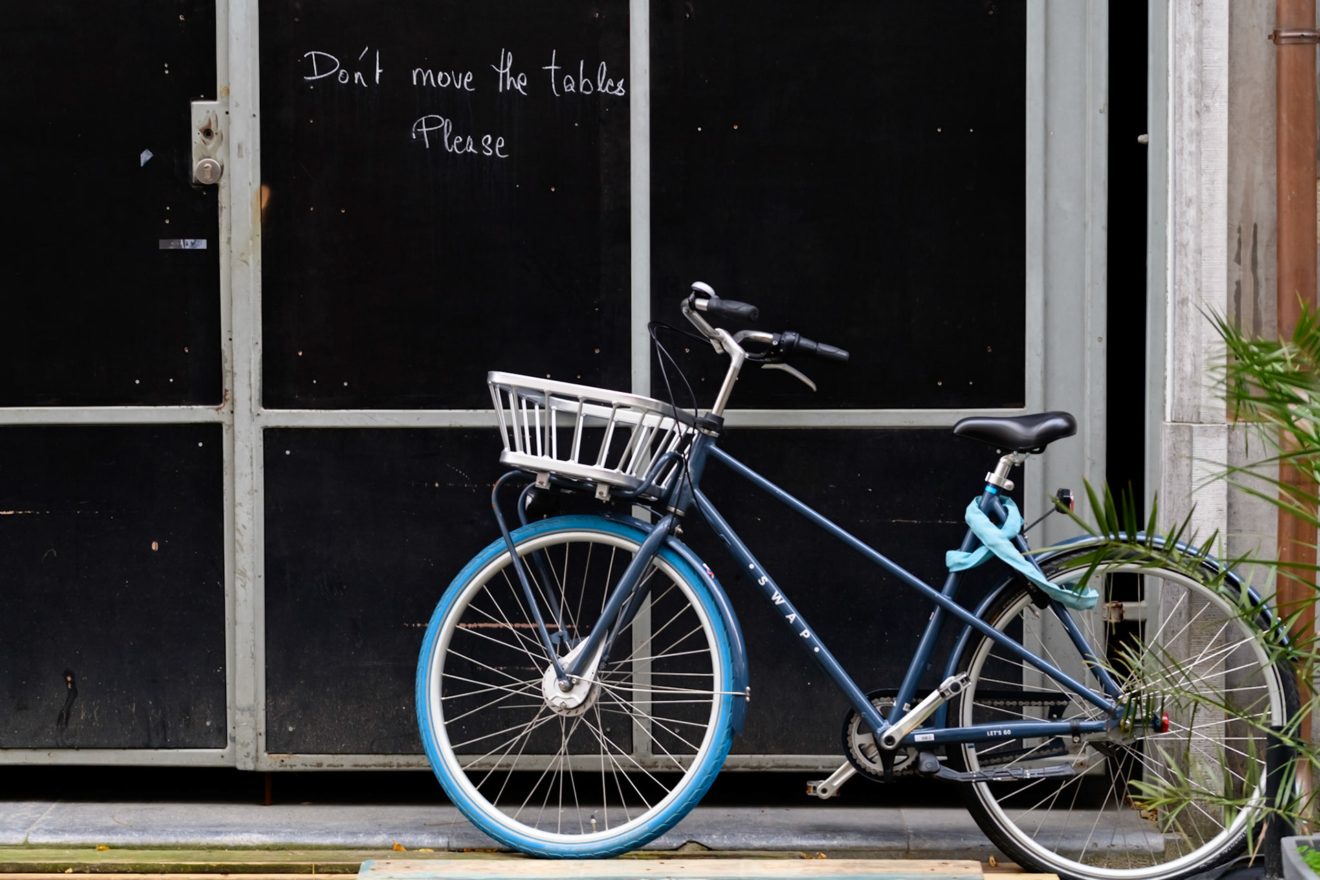 There are no tables. Antwerp, Belgium