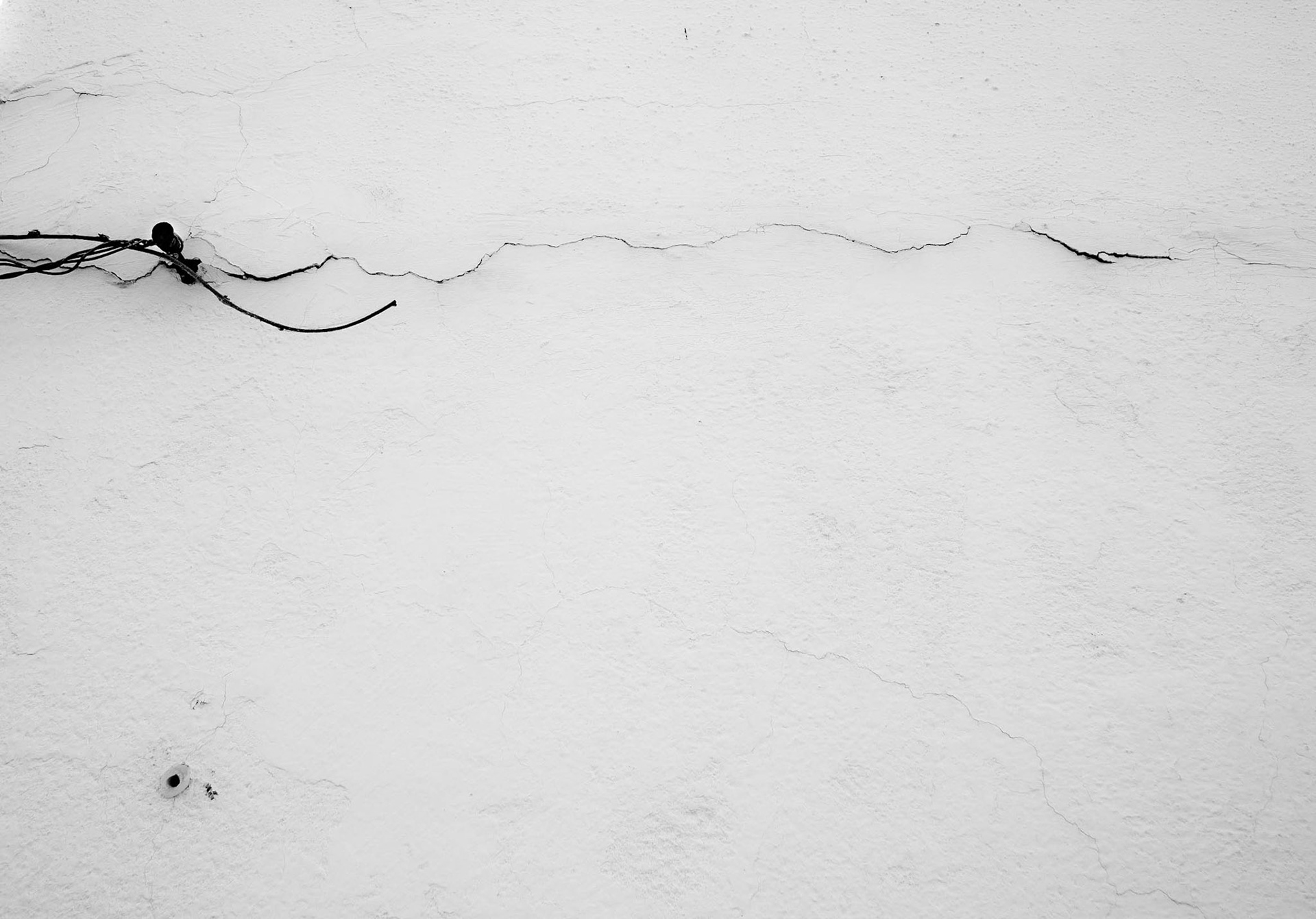 Justen Ahren - Nail, Wire and Crack - photograph - justenahren.com