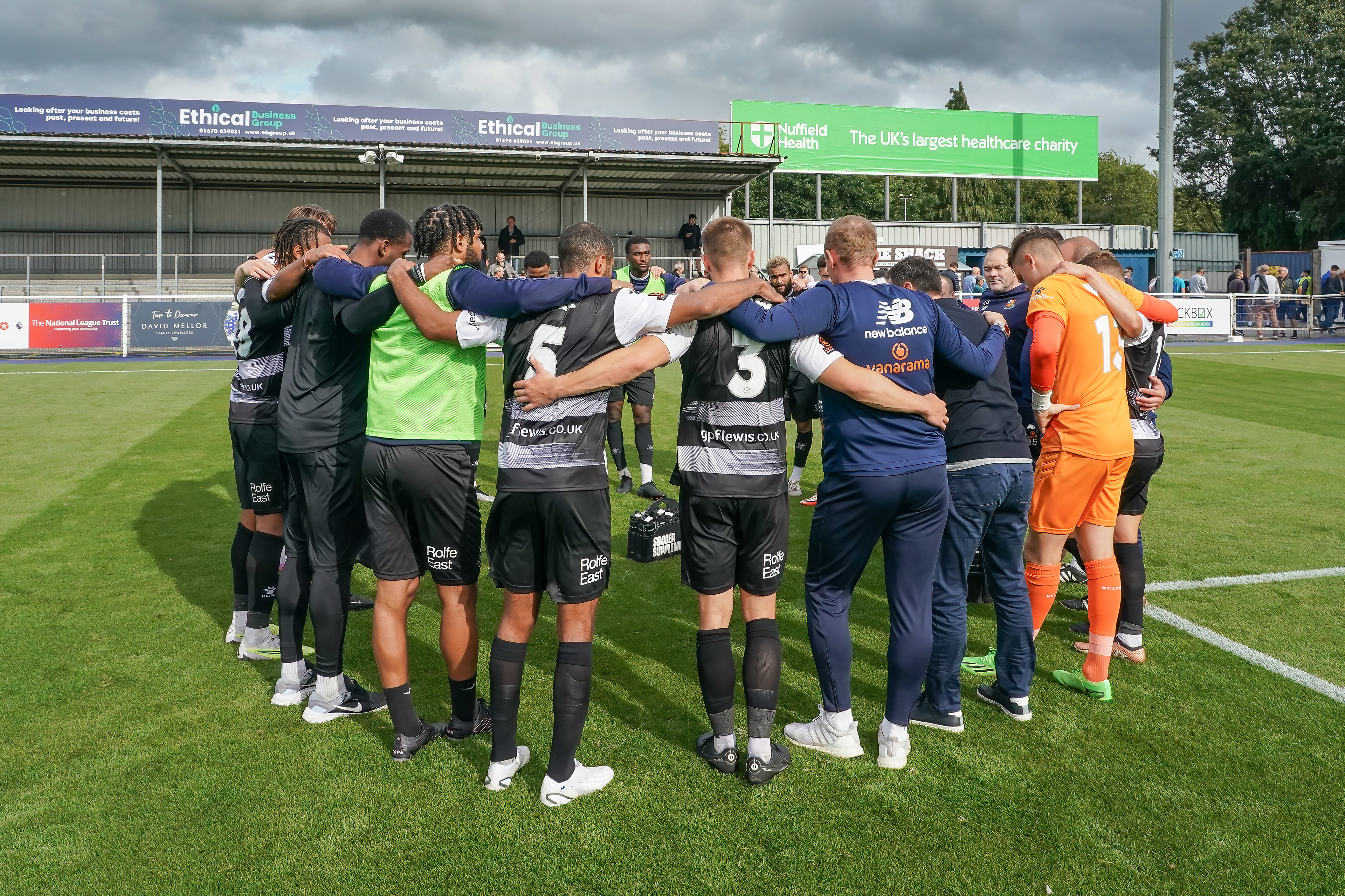 Stones huddle