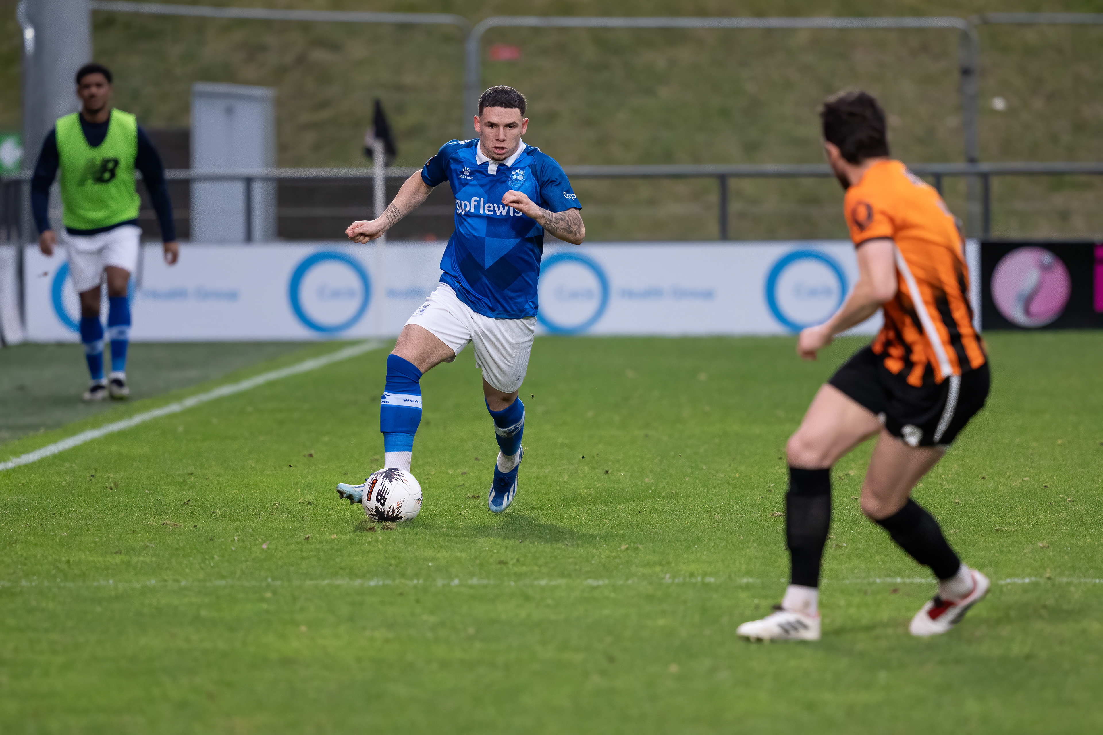 Charlie Seaman surging forwards