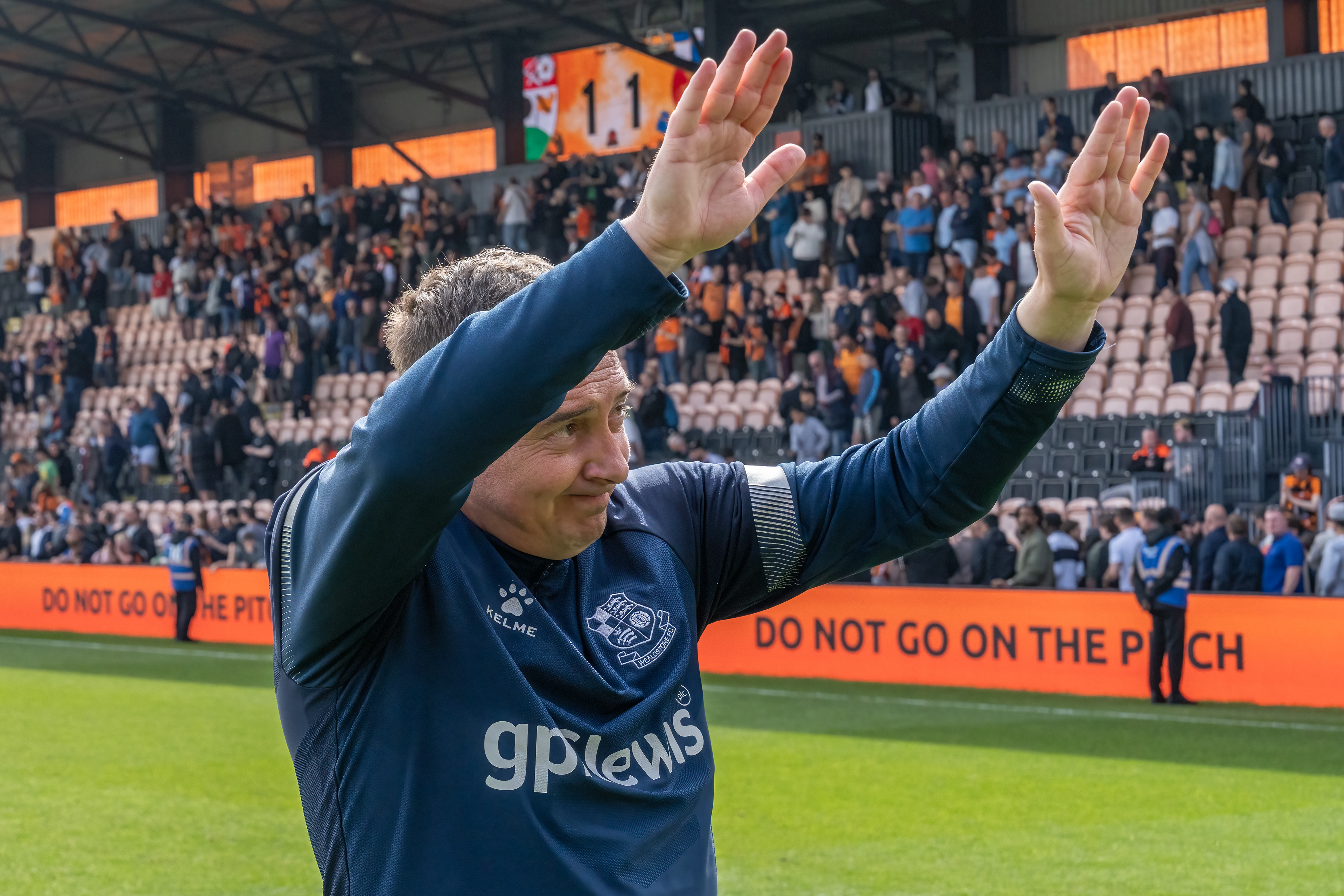 Neil Gibson acknowledges the brilliant Stones support