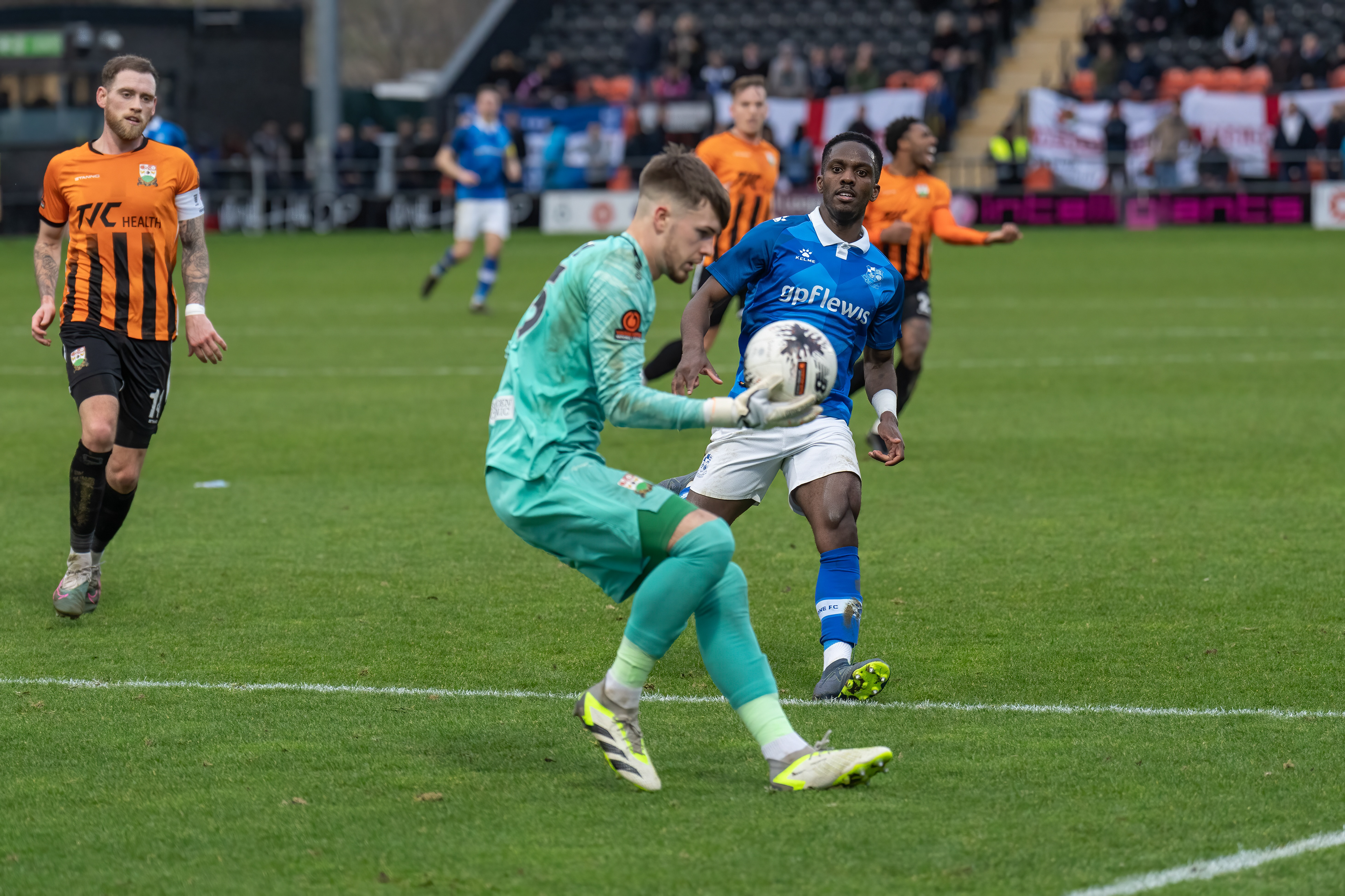 Keeley beats Brandon Mason to the loose ball