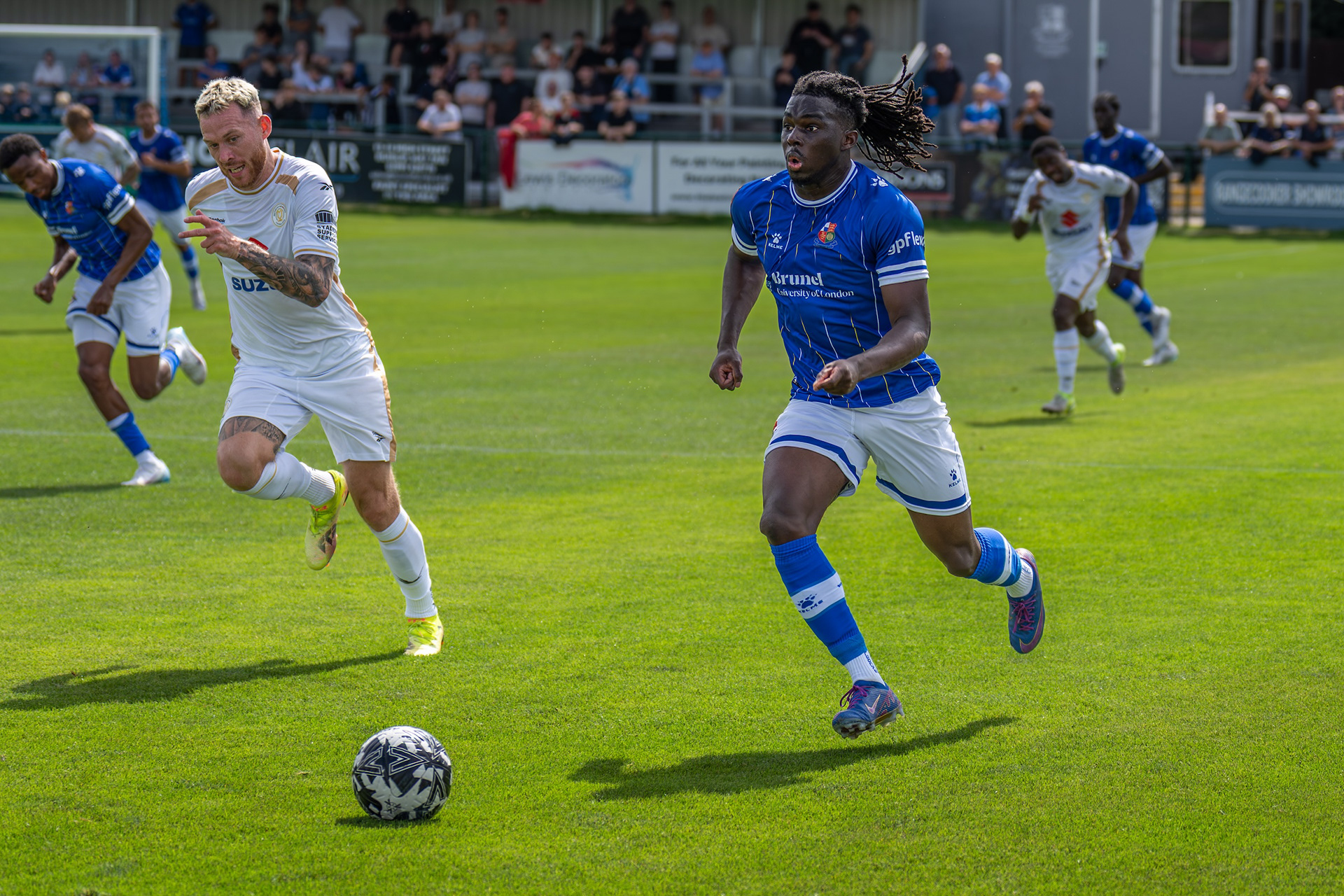 Junior Tiensia shows his pace