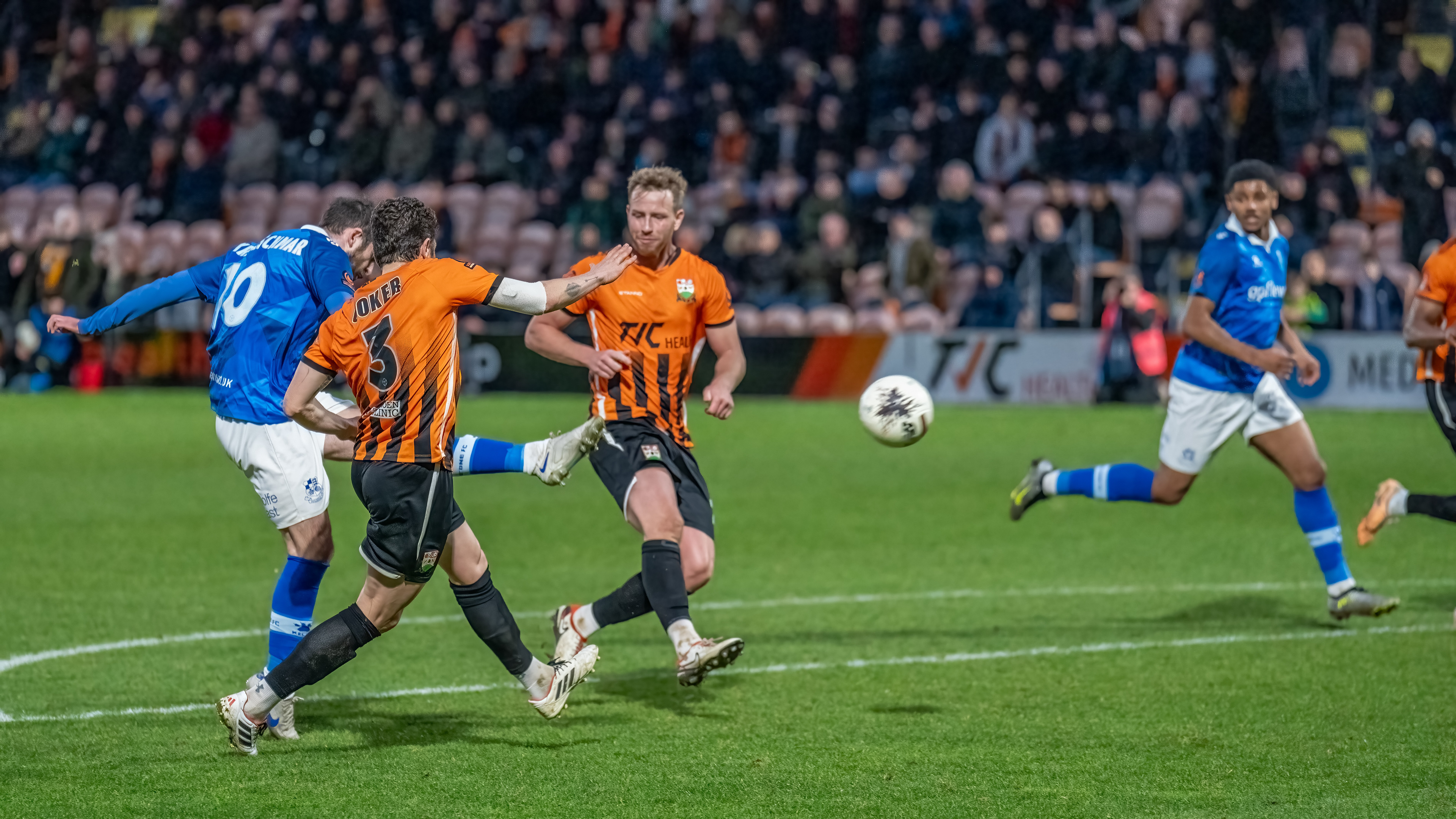 Max Kretzschmar unleashes a fierce shot just over the bar! 