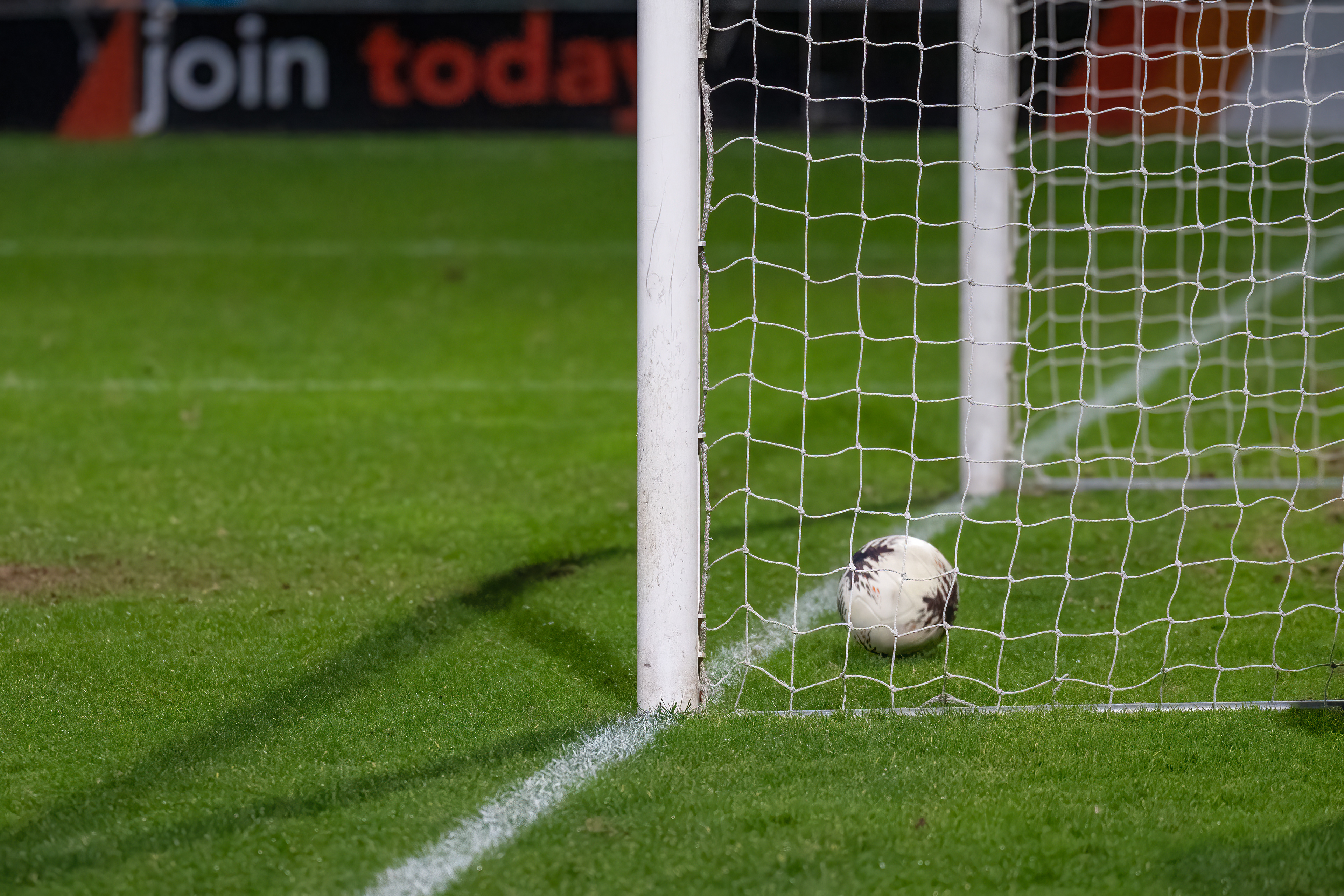 .......into the empty net in the 100th minute!!!