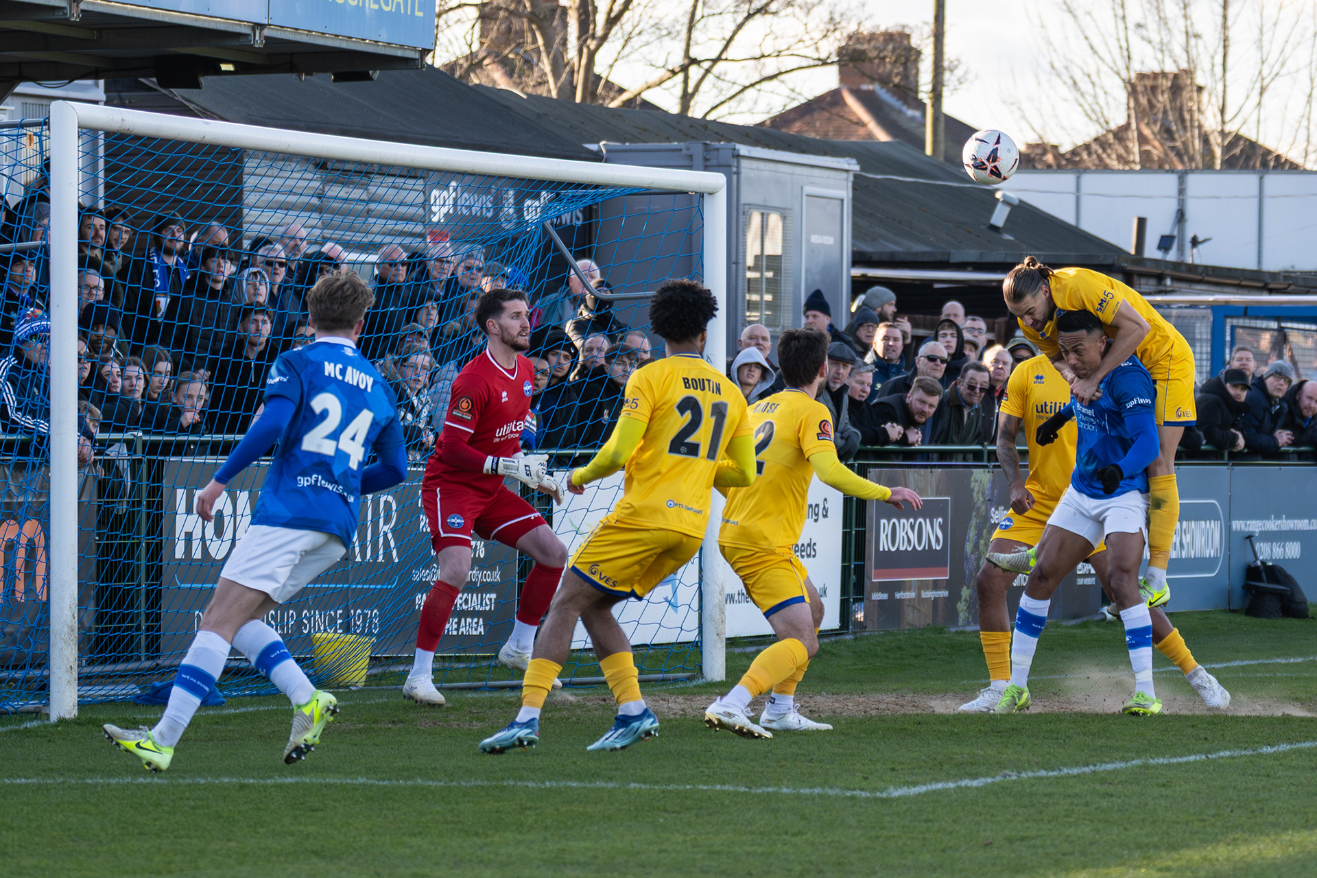 Luis Fernandez climbing all over Alex Reid - no penalty!
