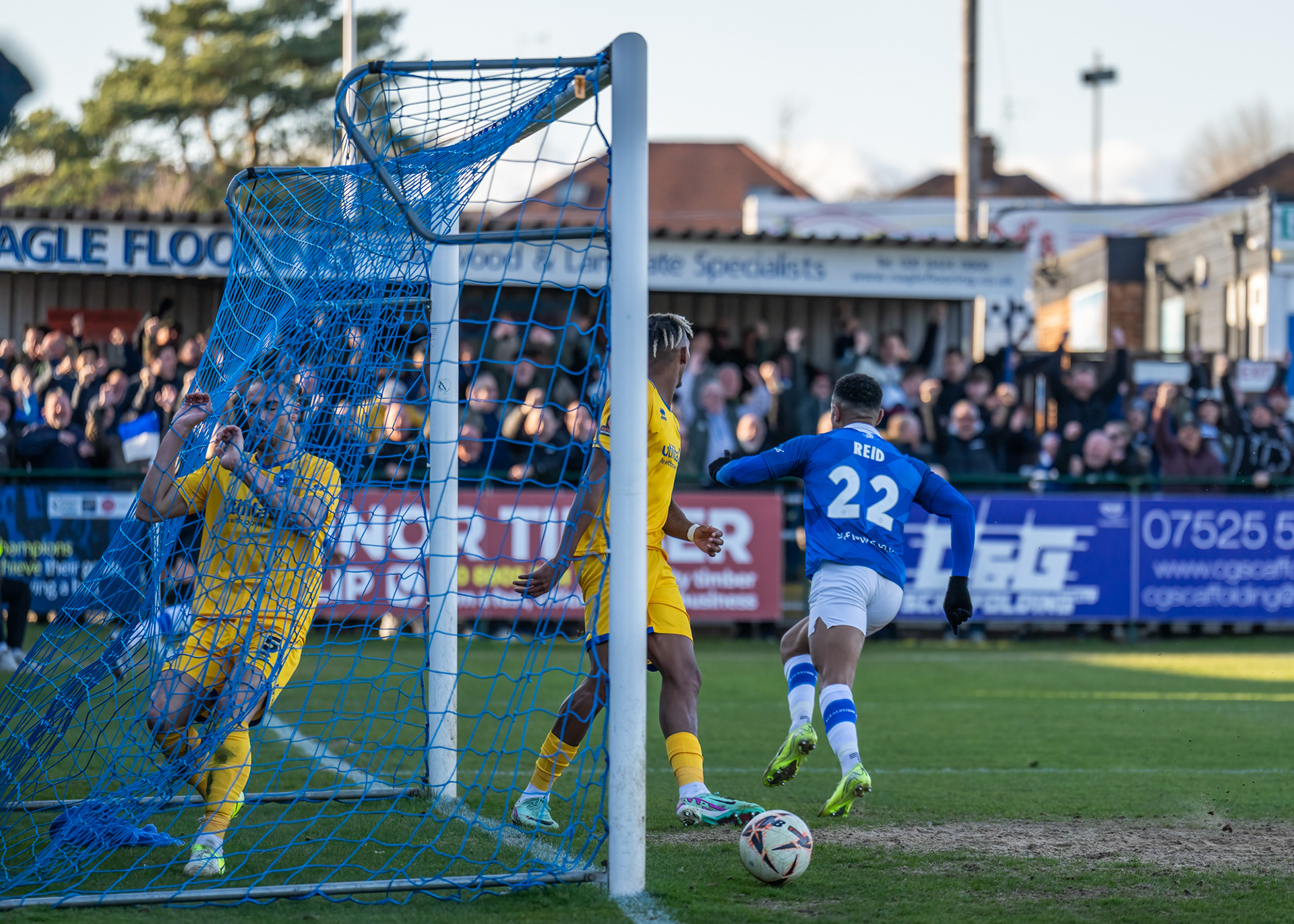 Reidy wheels away to the acclaim of the Stones fans!