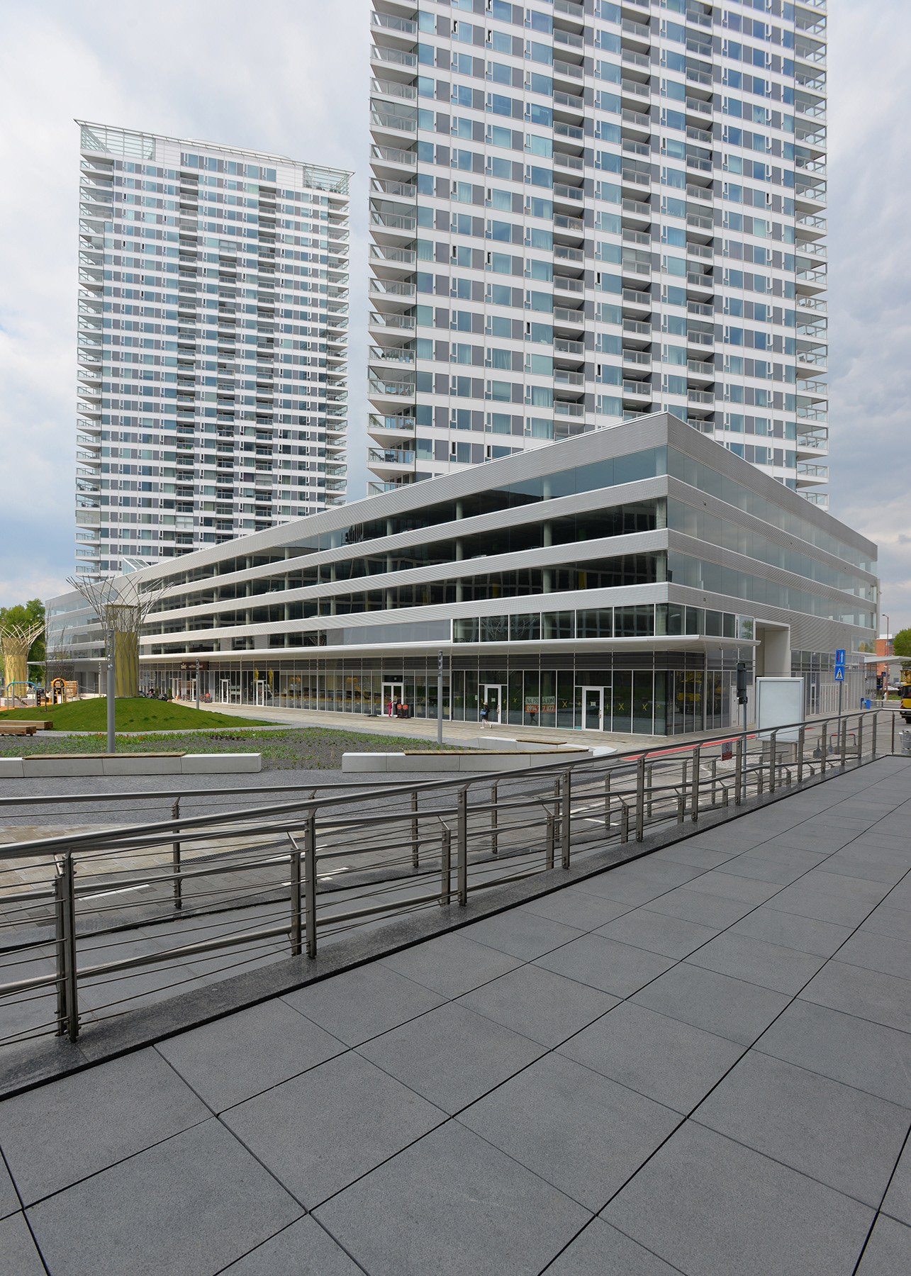 Polyfunkčný súbor Panorama Towers / Spolupráca s P - T, spol. s r. o.