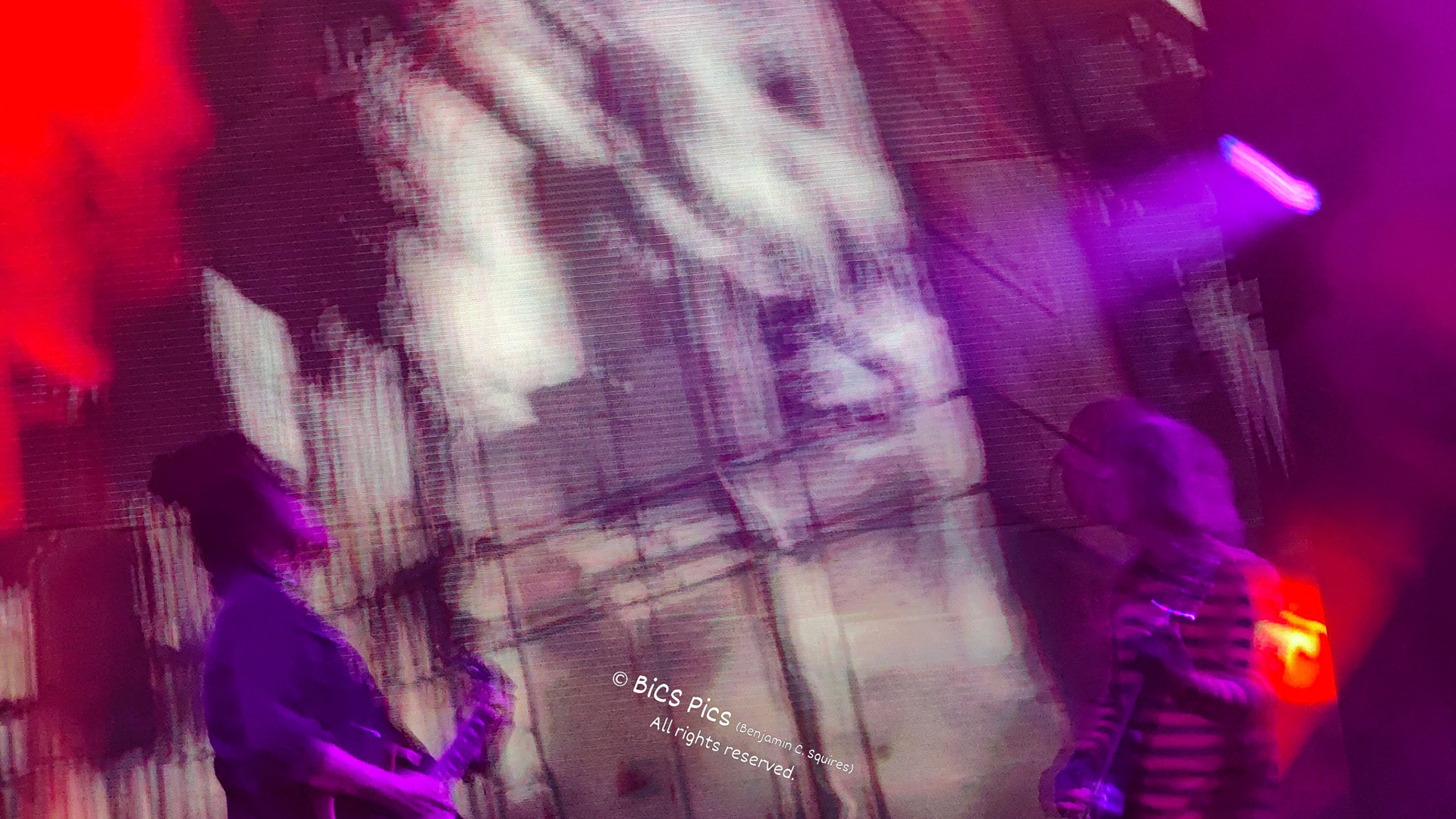 "Street Meeting", Dean DeLeo &amp; Ryan Smith, Stone Temple Pilots (on "Plush"), American Family Insurance Amphitheater, Milwaukee, WI