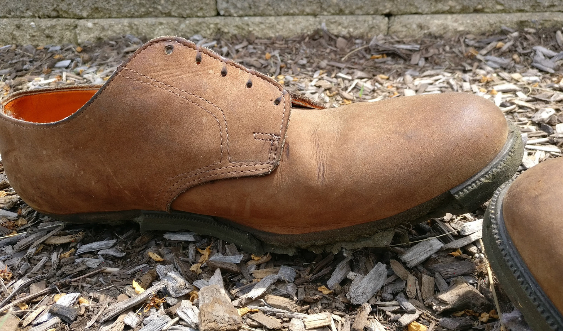 "#033" (600_ _), Grand Avenue, Lake County, IL  [shoes]