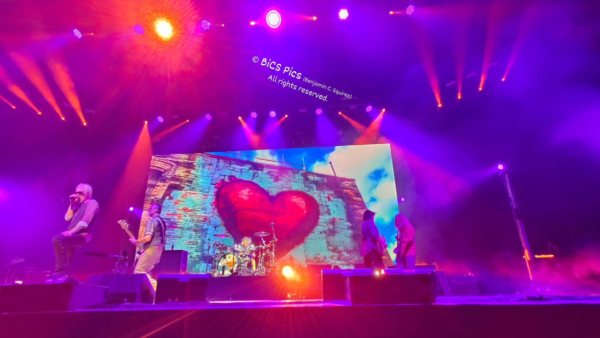 "Love Laid Down", Dean DeLeo &amp; Ryan Smith, Stone Temple Pilots (on "Plush"), American Family Insurance Amphitheater, Milwaukee, WI