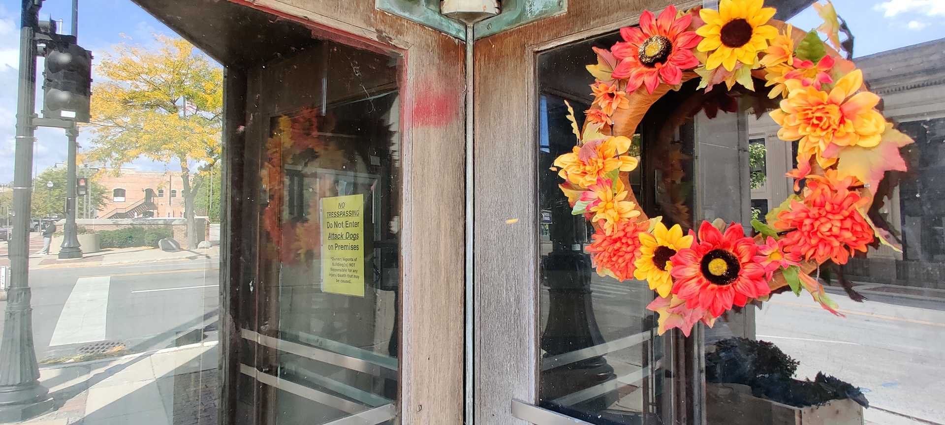 "NO TRESSPASSING [sic]/Happy Fall Y'All", 4 South Genesee Street, Waukegan, IL