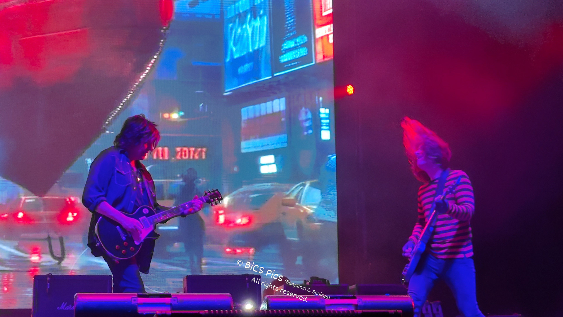 "Riff", Dean DeLeo &amp; Ryan Smith, Stone Temple Pilots (on "Plush"), American Family Insurance Amphitheater, Milwaukee, WI