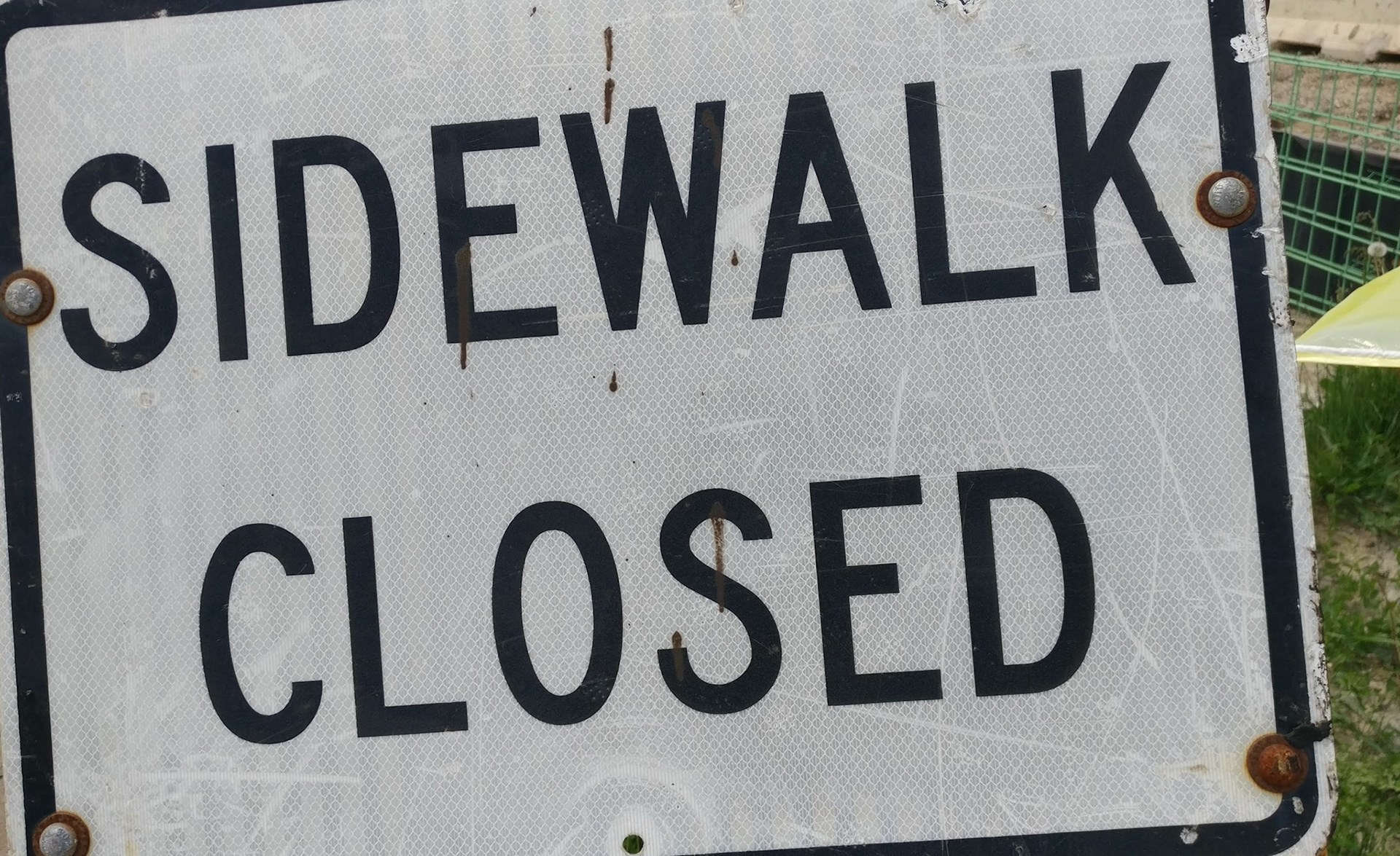 "#818" (600_ _), Grand Avenue, Lake County, IL  [sidewalk closed]