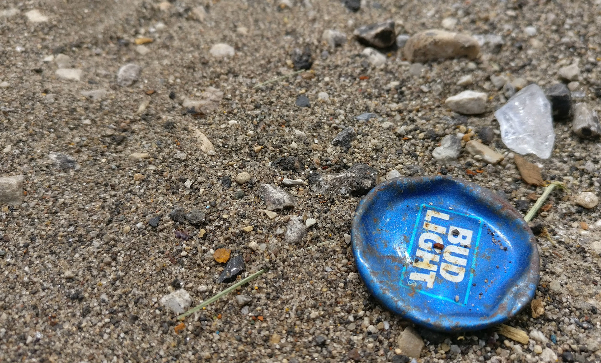 "#948" (600_ _), Grand Avenue, Lake County, IL  [bud light]