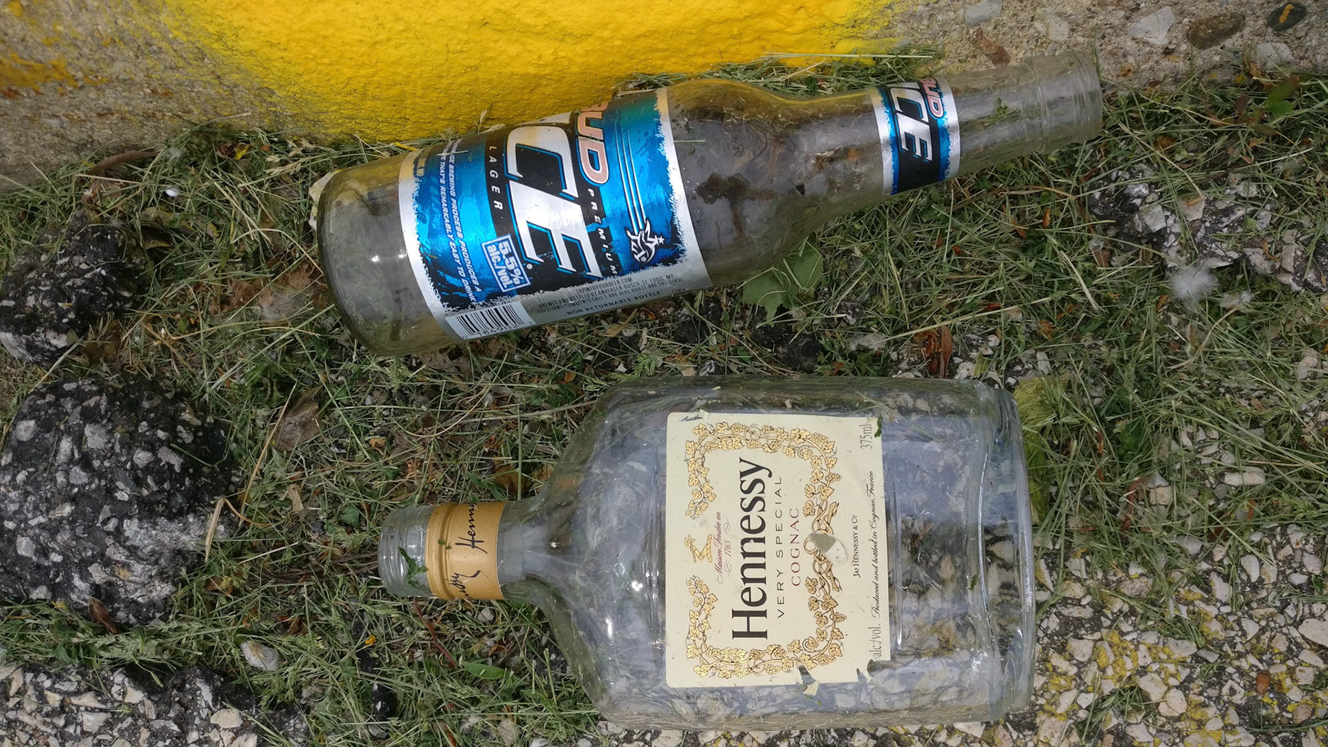 "#006" (600_ _), Grand Avenue, Lake County, IL  [hennessy &amp; ice]