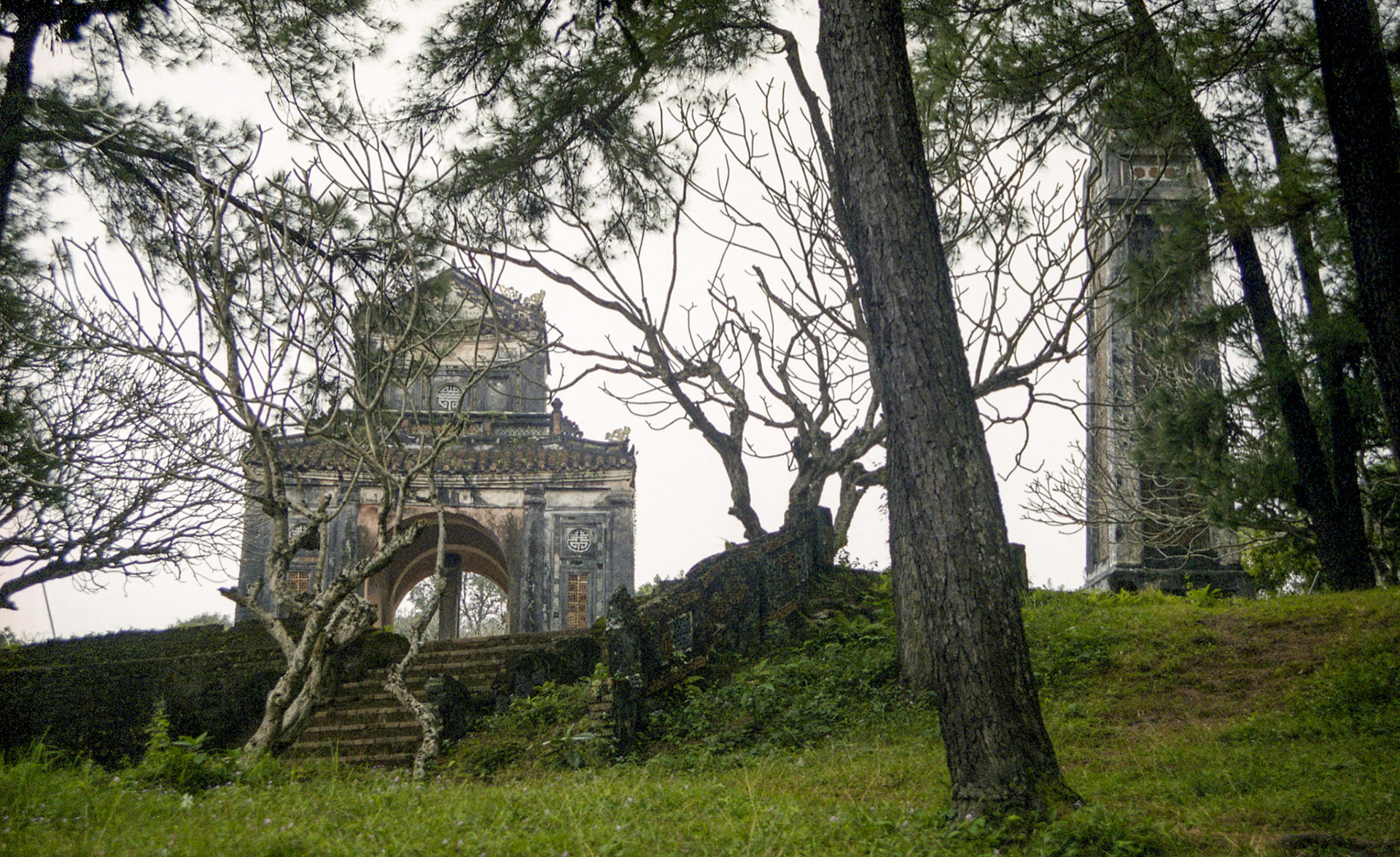 Tomb, Hue