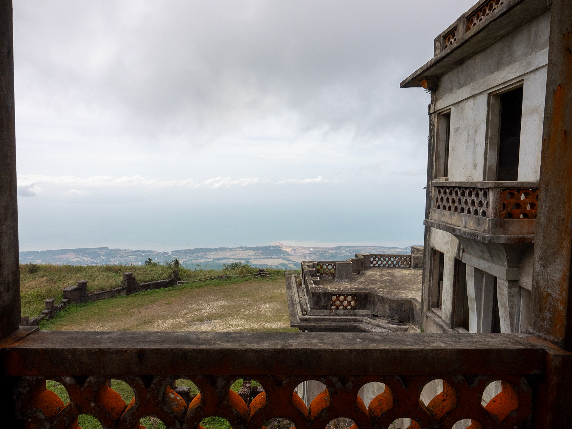 Hotel pre-restoration, Bokor Hill Station