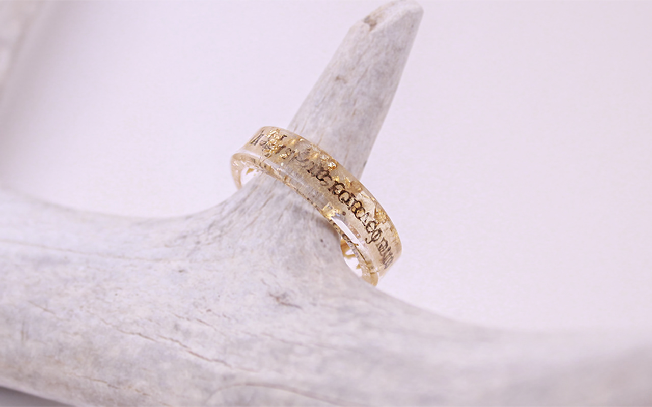 Gold Leaf and strands of a 1942 French novel