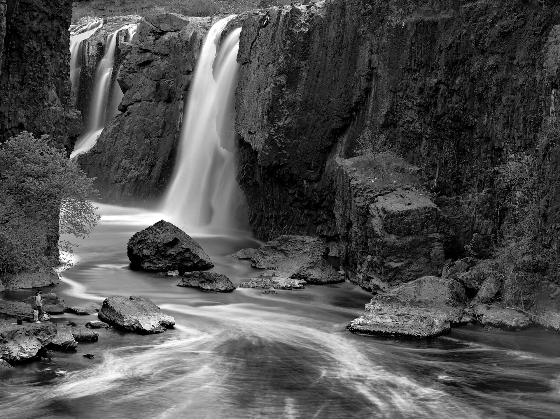 Blue Ribbon - Long Exposure Dec6,2022 Oct B/W PSA